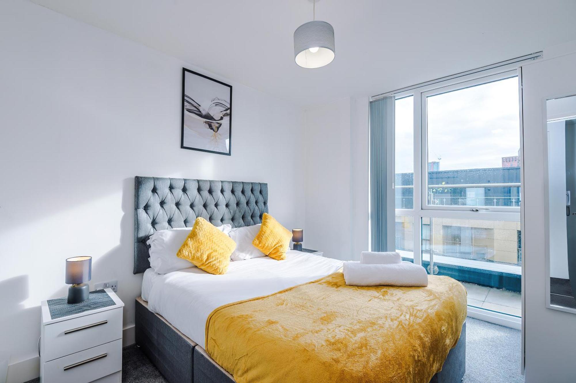 Apartment 2 Bedroom Penthouse With Balcony By Host A