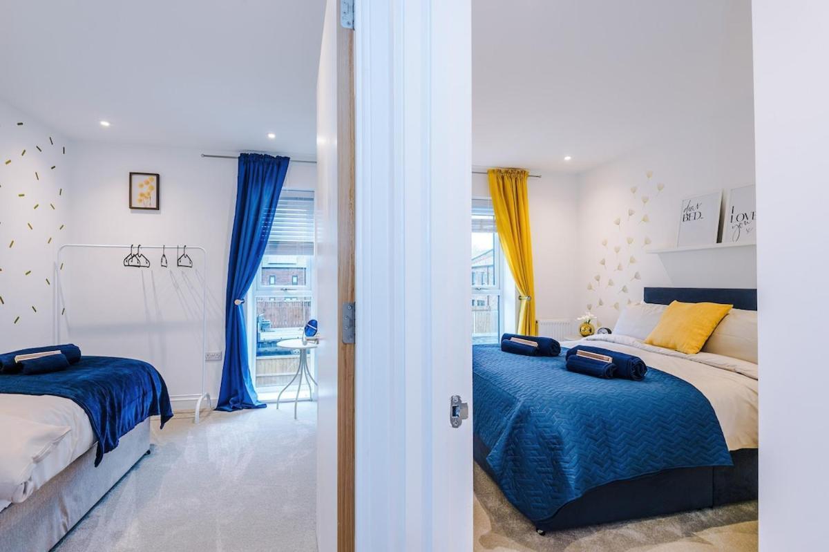 Apartment Modern 3-bed In Salford, Pool, Ping Pong Table, Free Parking, Sleeps 7