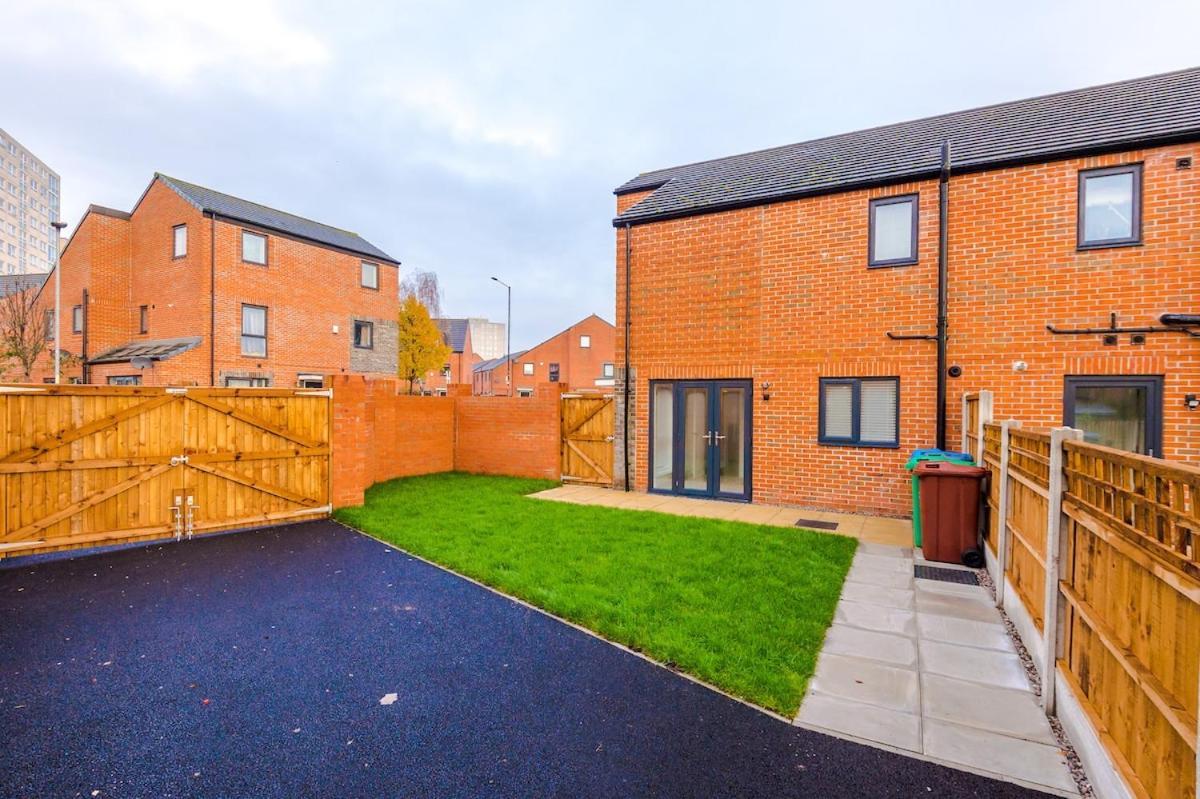 Stylish 3-bedroom House - Brand New