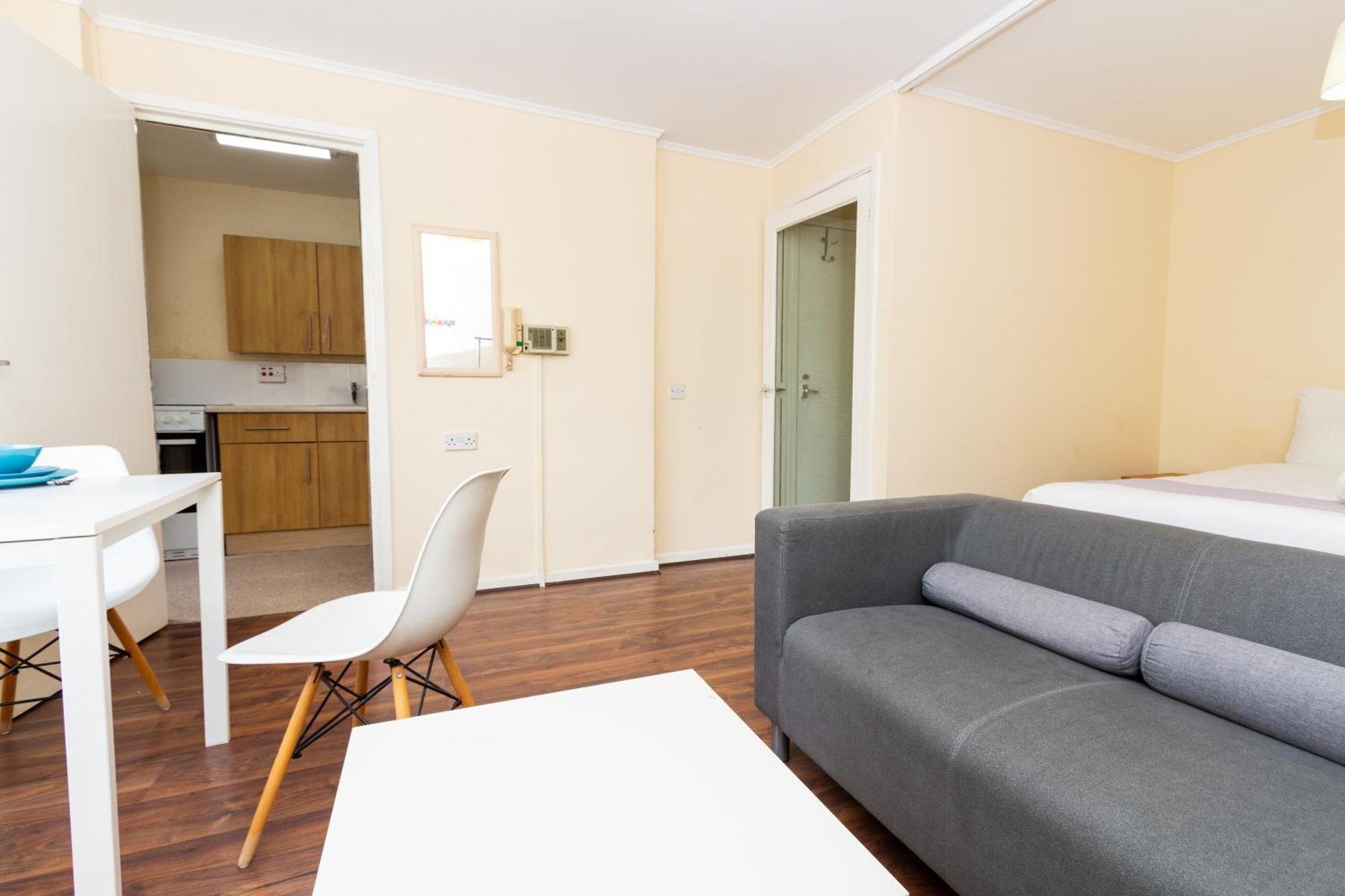 Cosy Stretford In A Prime Location *