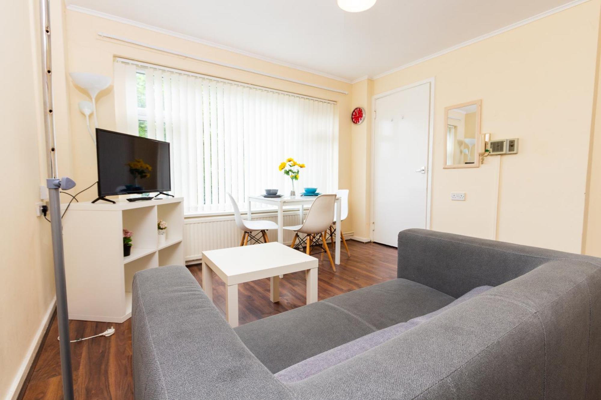 Cosy Stretford In A Prime Location
