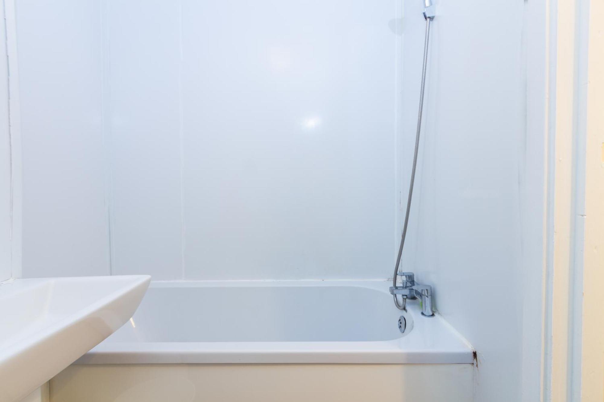 Cosy Stretford In A Prime Location Apartment