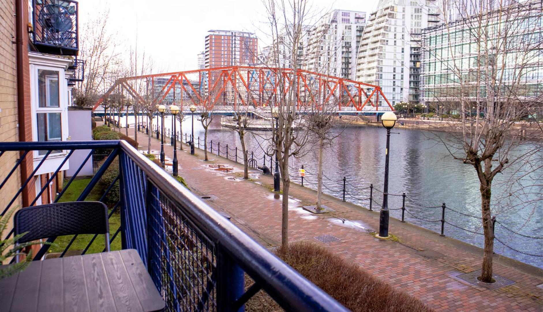 Great 2bed In Salford Quays With Water View Apartment