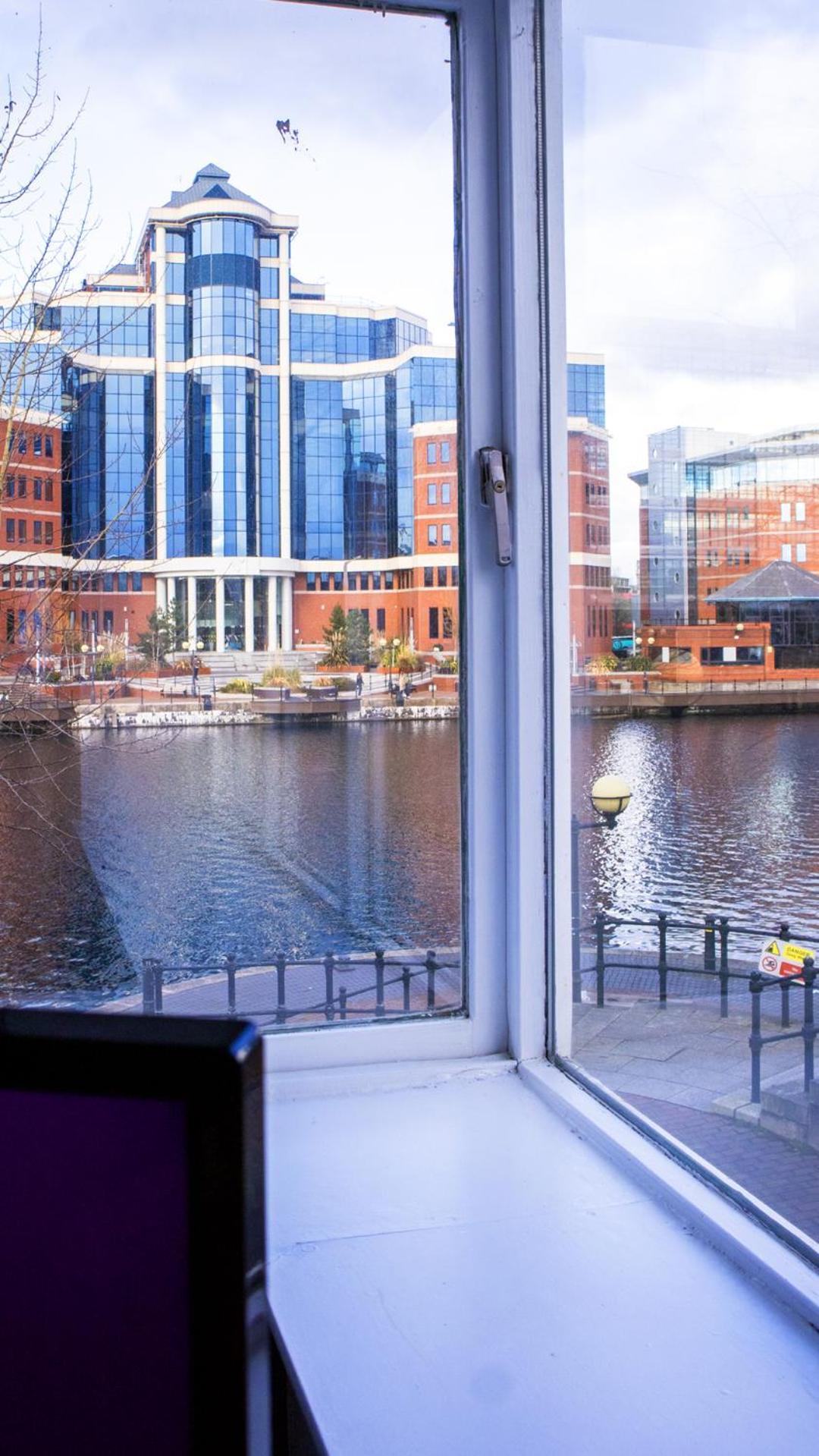 Great 2bed In Salford Quays With Water View *