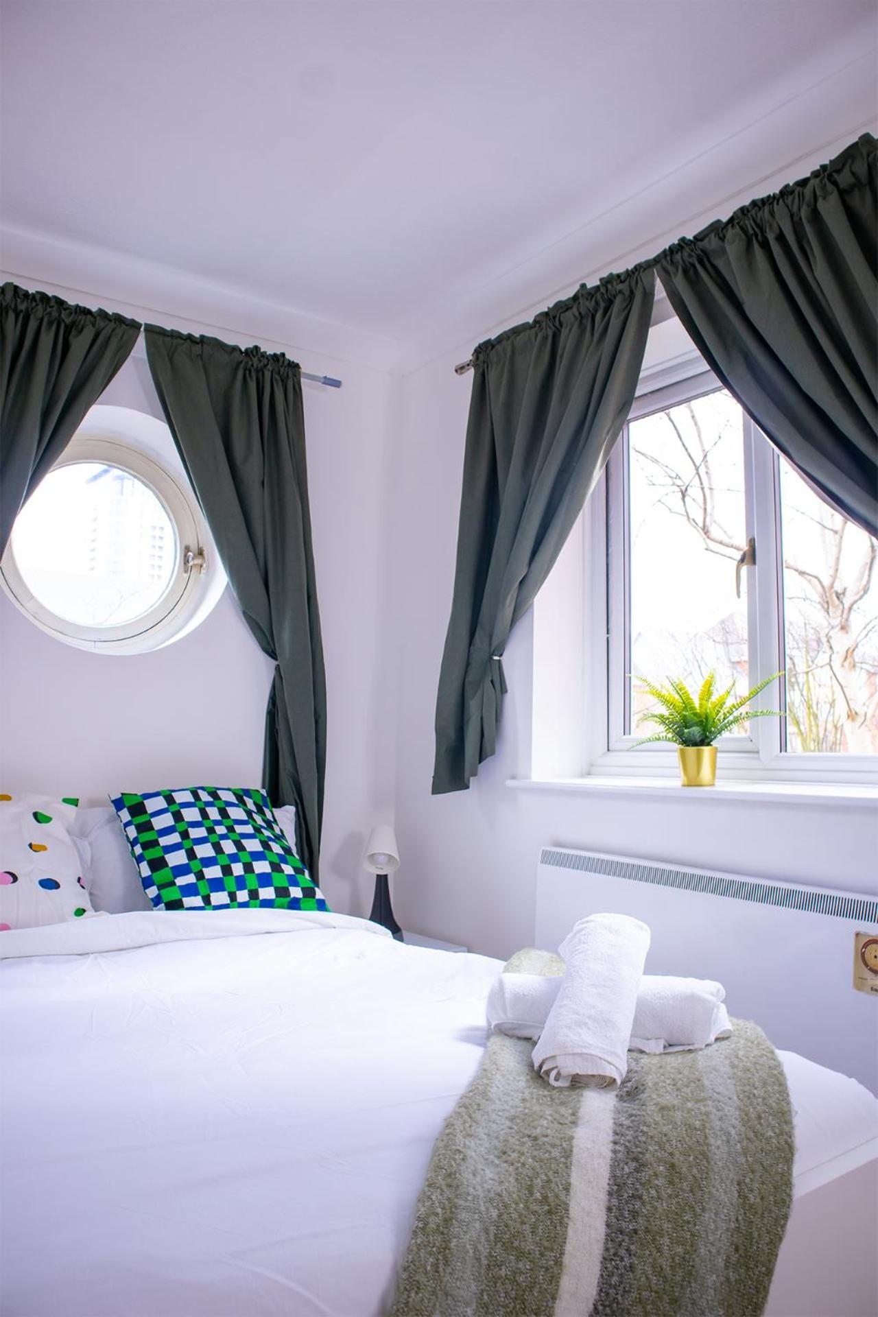 Apartment Great 2bed In Salford Quays With Water View Manchester