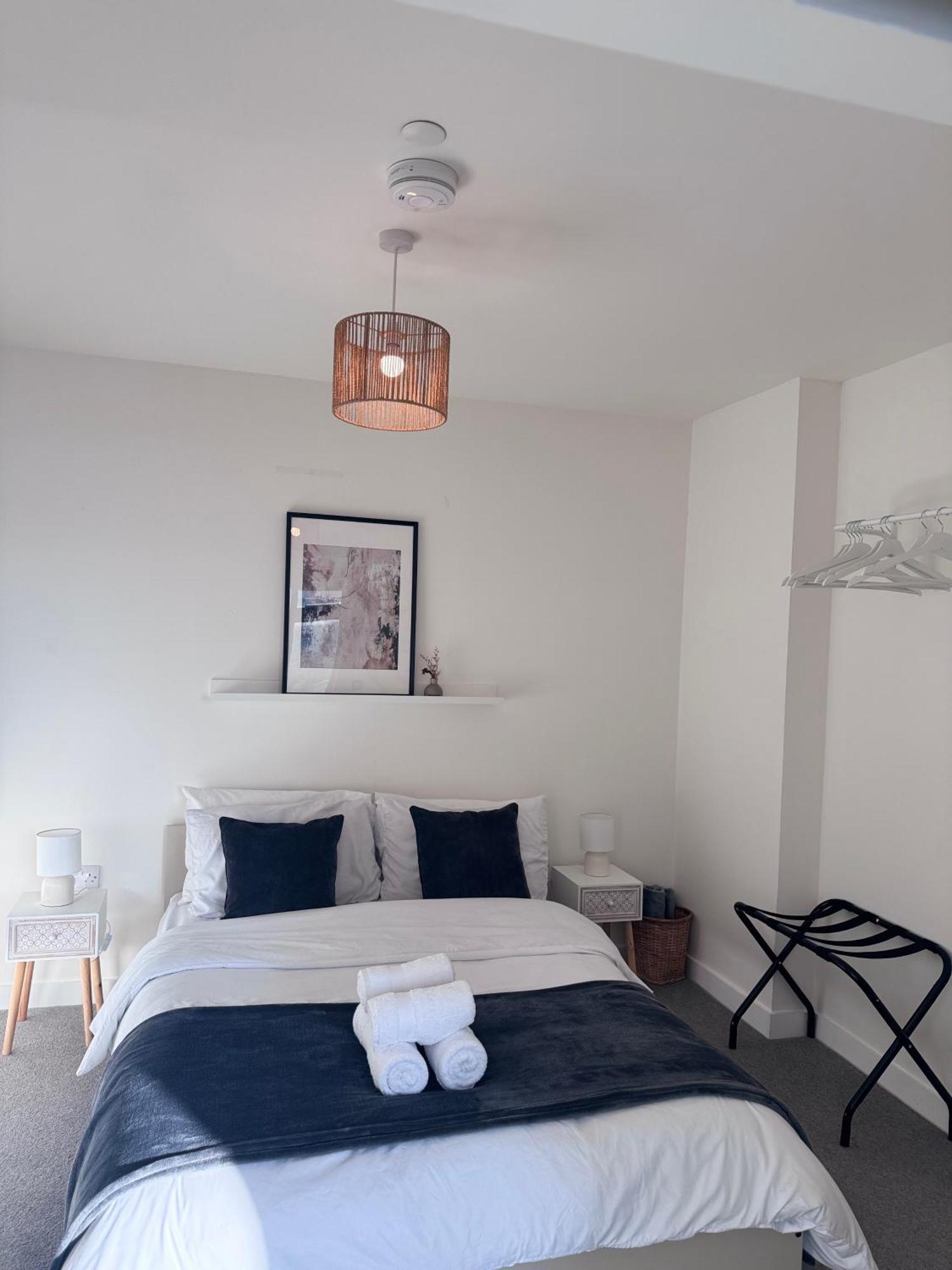 Apartment Bright And Modern Near Centre With Free Parking,wifi And Netflix Next To Old Trafford And Man United Stadium Manchester