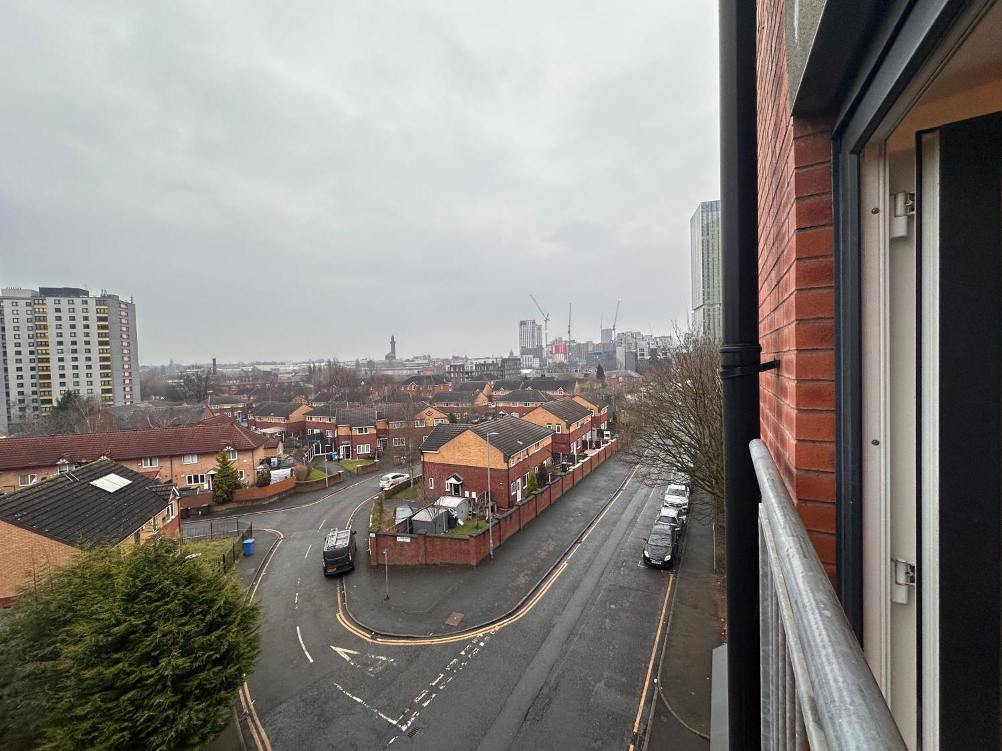 Centrally Located Modern 2 Bedroom Apartment, Minutes Walk To Ao Arena Apartment Manchester