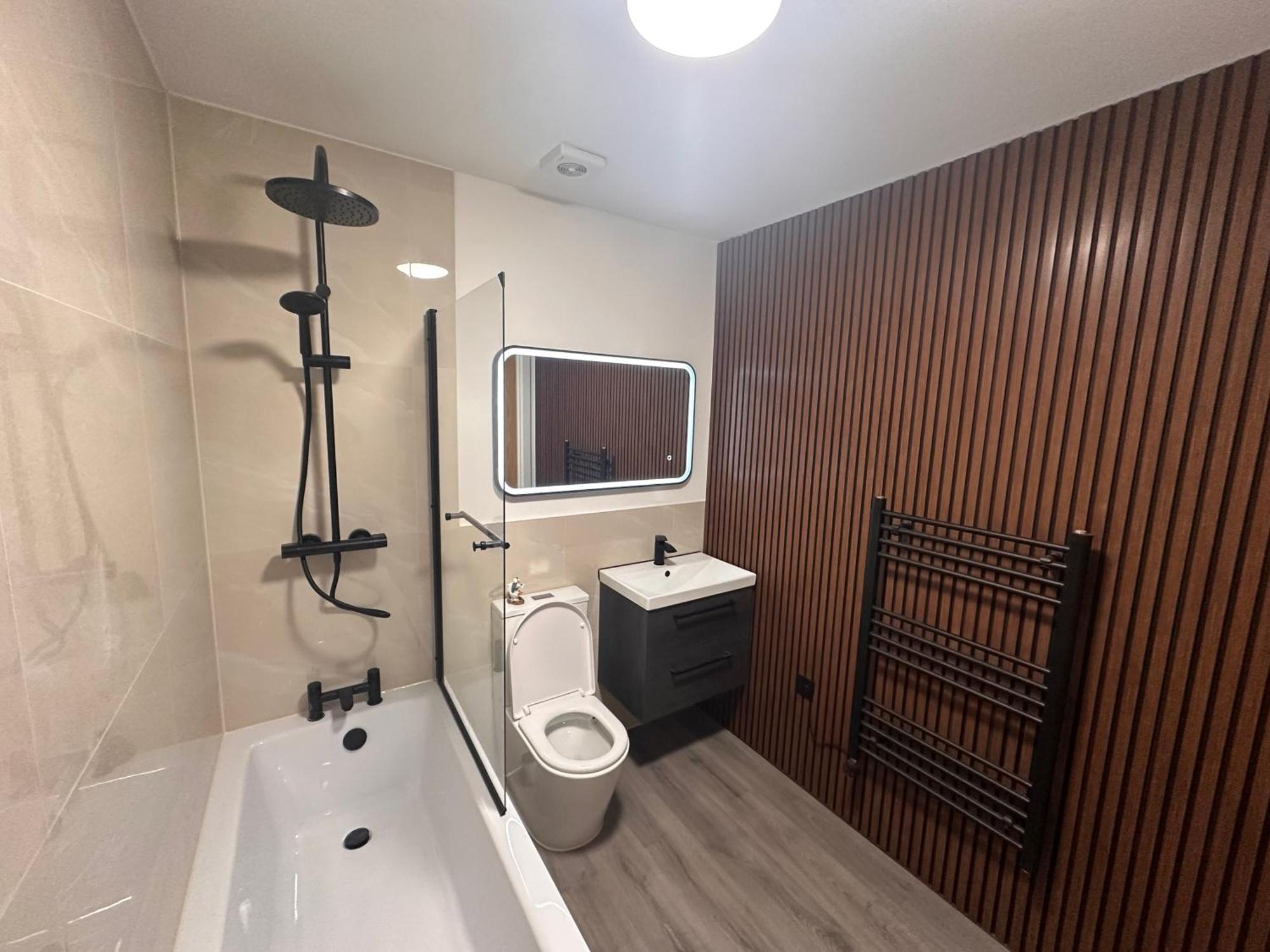 Apartment Centrally Located Modern 2 Bedroom Apartment, Minutes Walk To Ao Arena