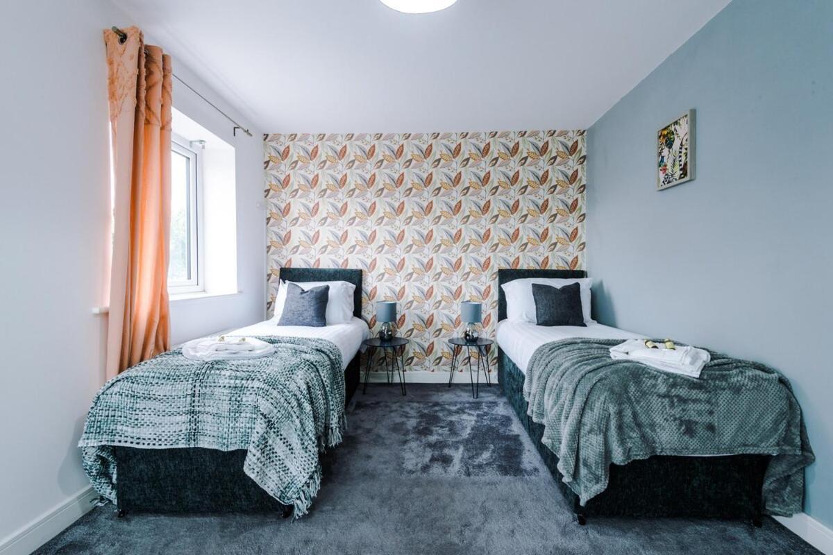 Four Bedroom House By Brookland Serviced Short Lets With Free Wifi * Manchester