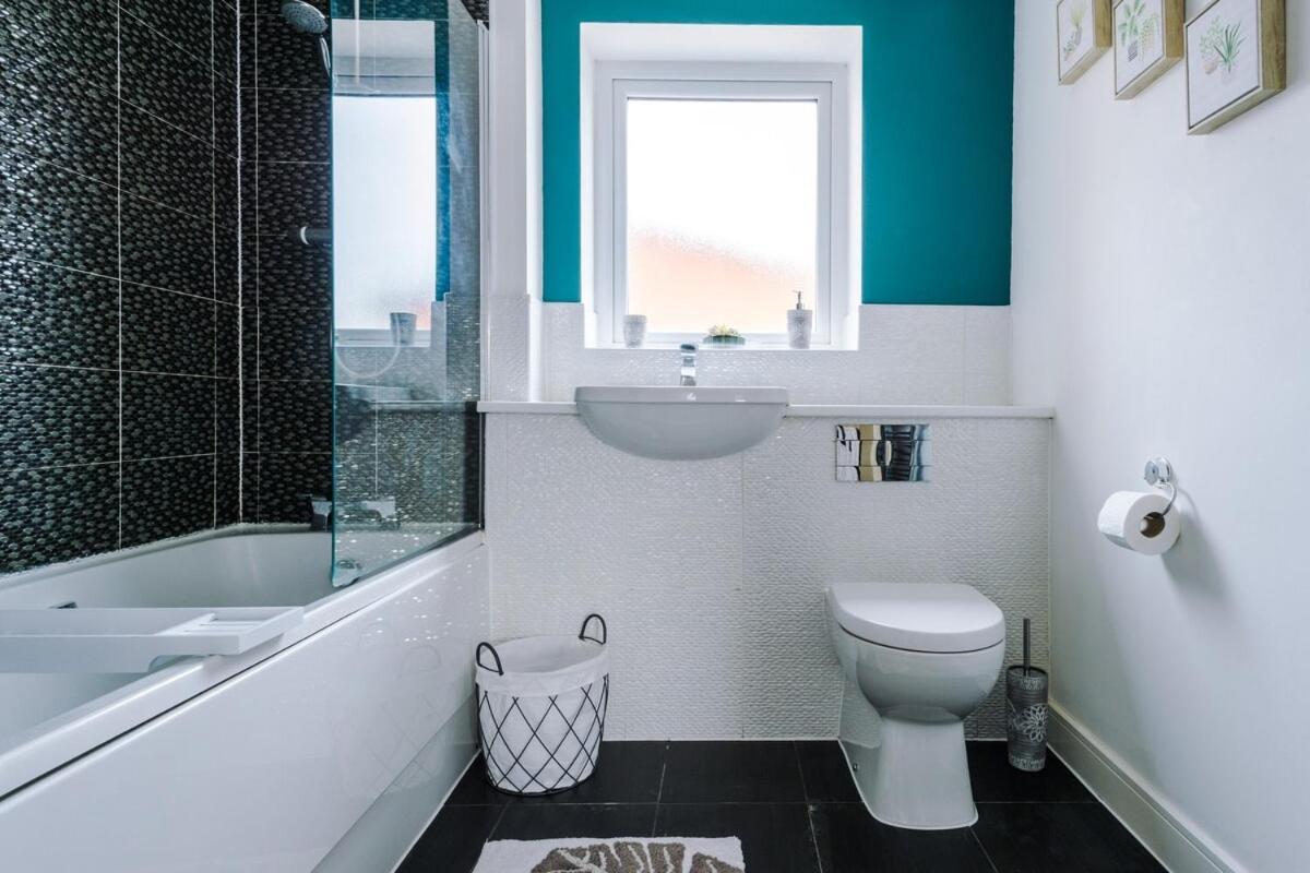 Four Bedroom House By Brookland Serviced Short Lets With Free Wifi Manchester
