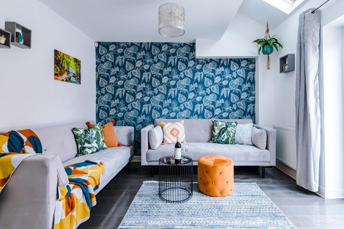 Four Bedroom House By Brookland Serviced Short Lets With Free Wifi Holiday home Manchester