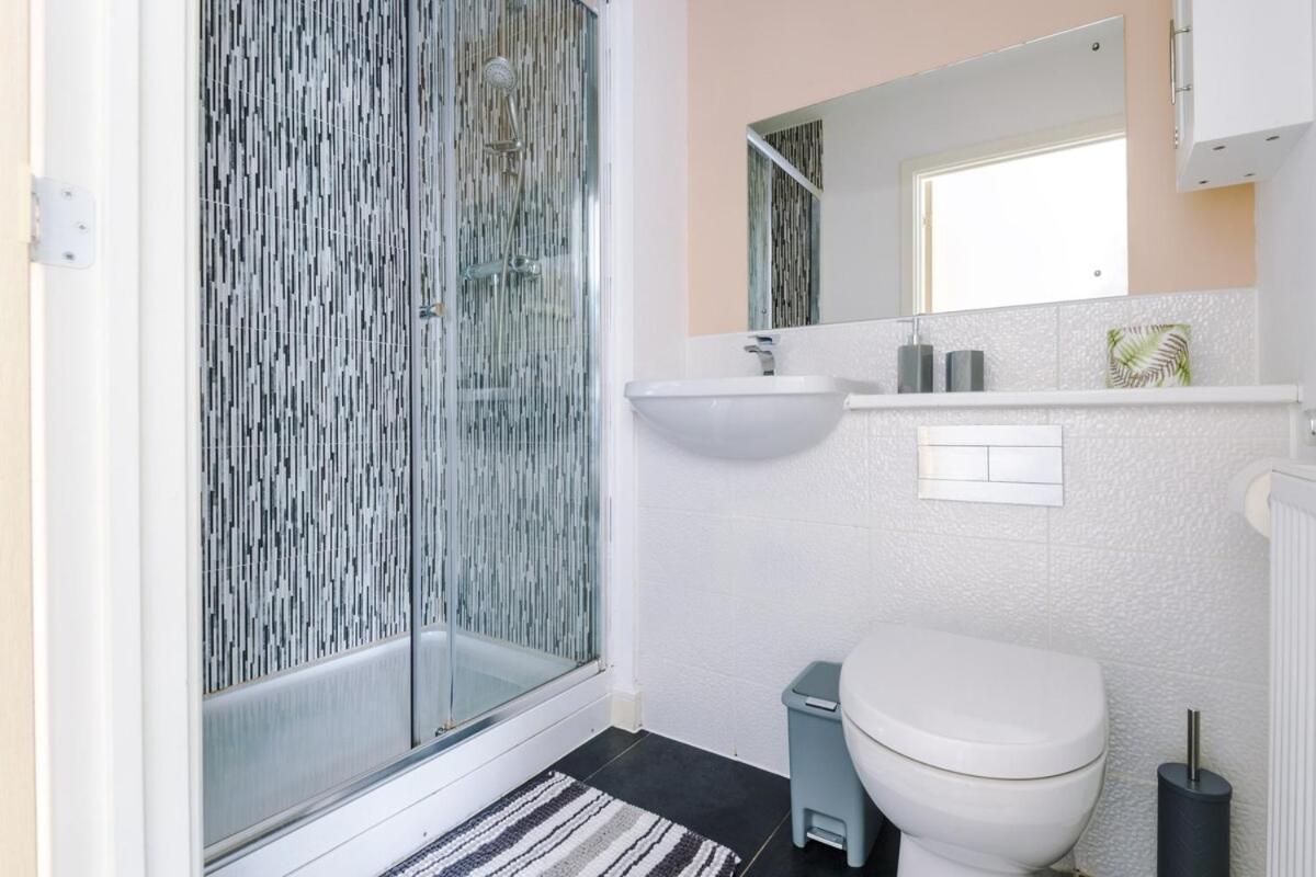 Four Bedroom House By Brookland Serviced Short Lets With Free Wifi