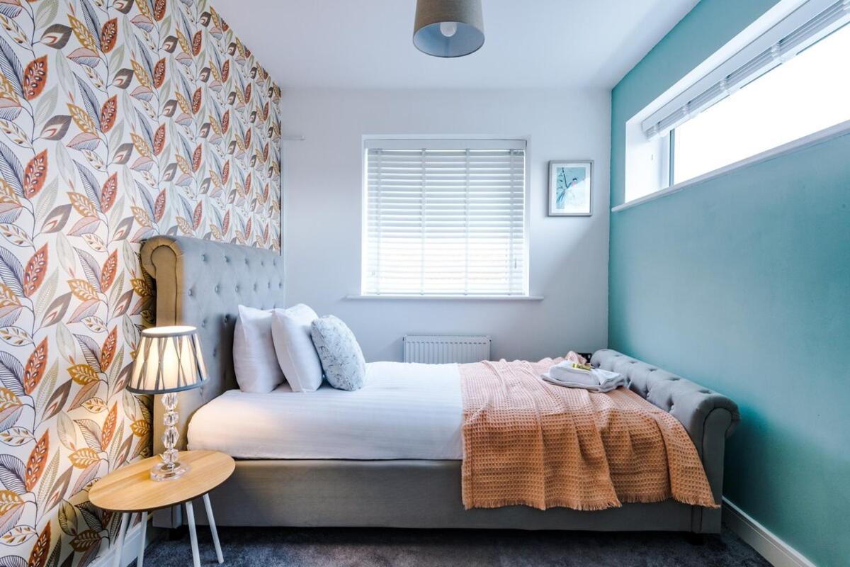 Four Bedroom House By Brookland Serviced Short Lets With Free Wifi Holiday home Manchester
