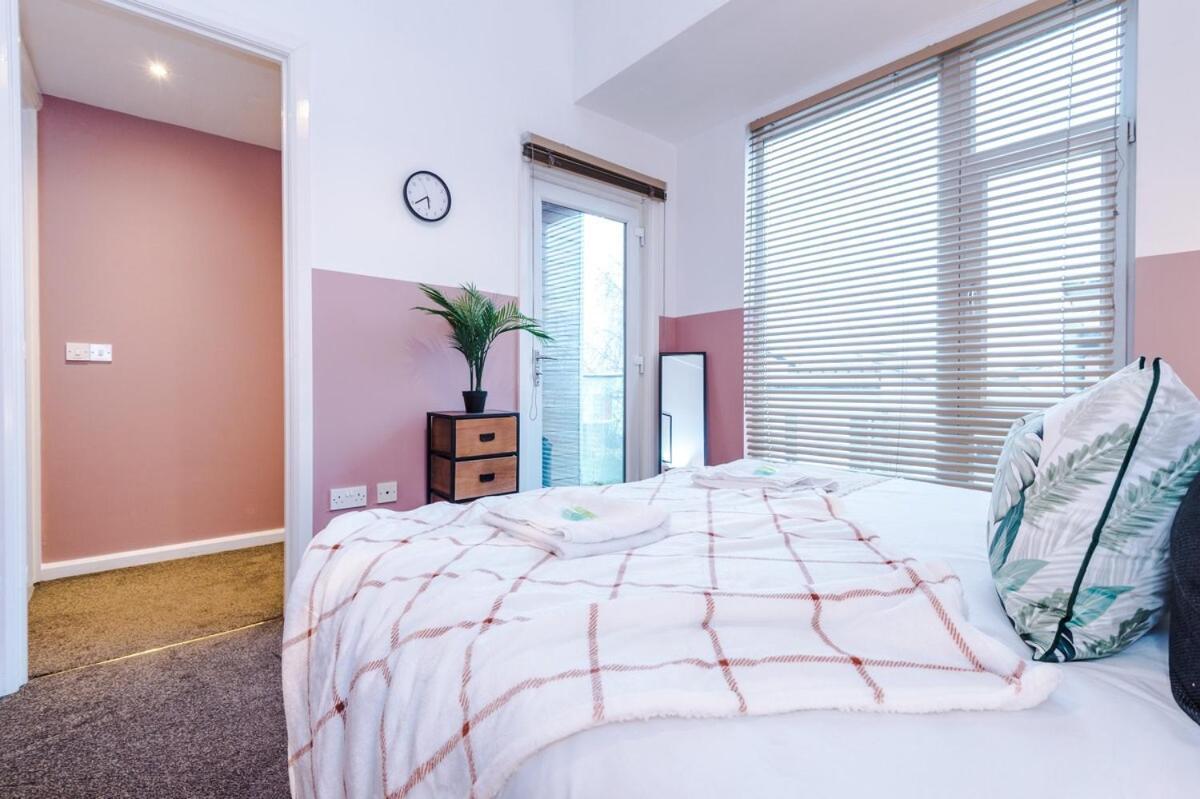 Holiday home Three Bedroom House By Brookland Serviced Short Lets With Free Wifi