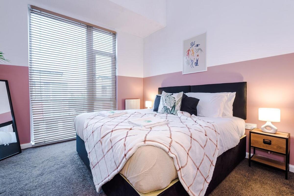 Holiday home Three Bedroom House By Brookland Serviced Short Lets With Free Wifi *