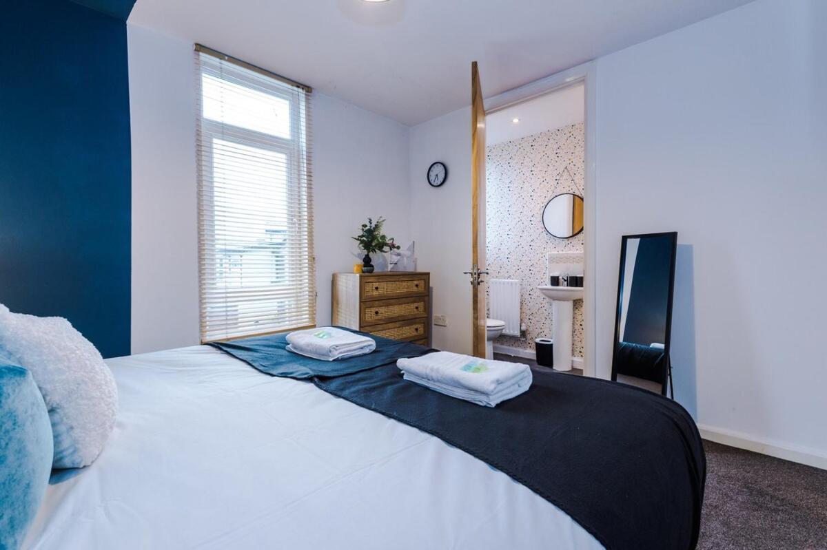 Three Bedroom House By Brookland Serviced Short Lets With Free Wifi * Manchester