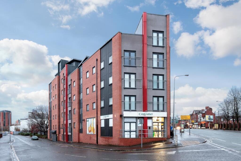 Centrally Located Modern 2 Bedroom Apartment, Minutes Walk To Ao Arena Apartment