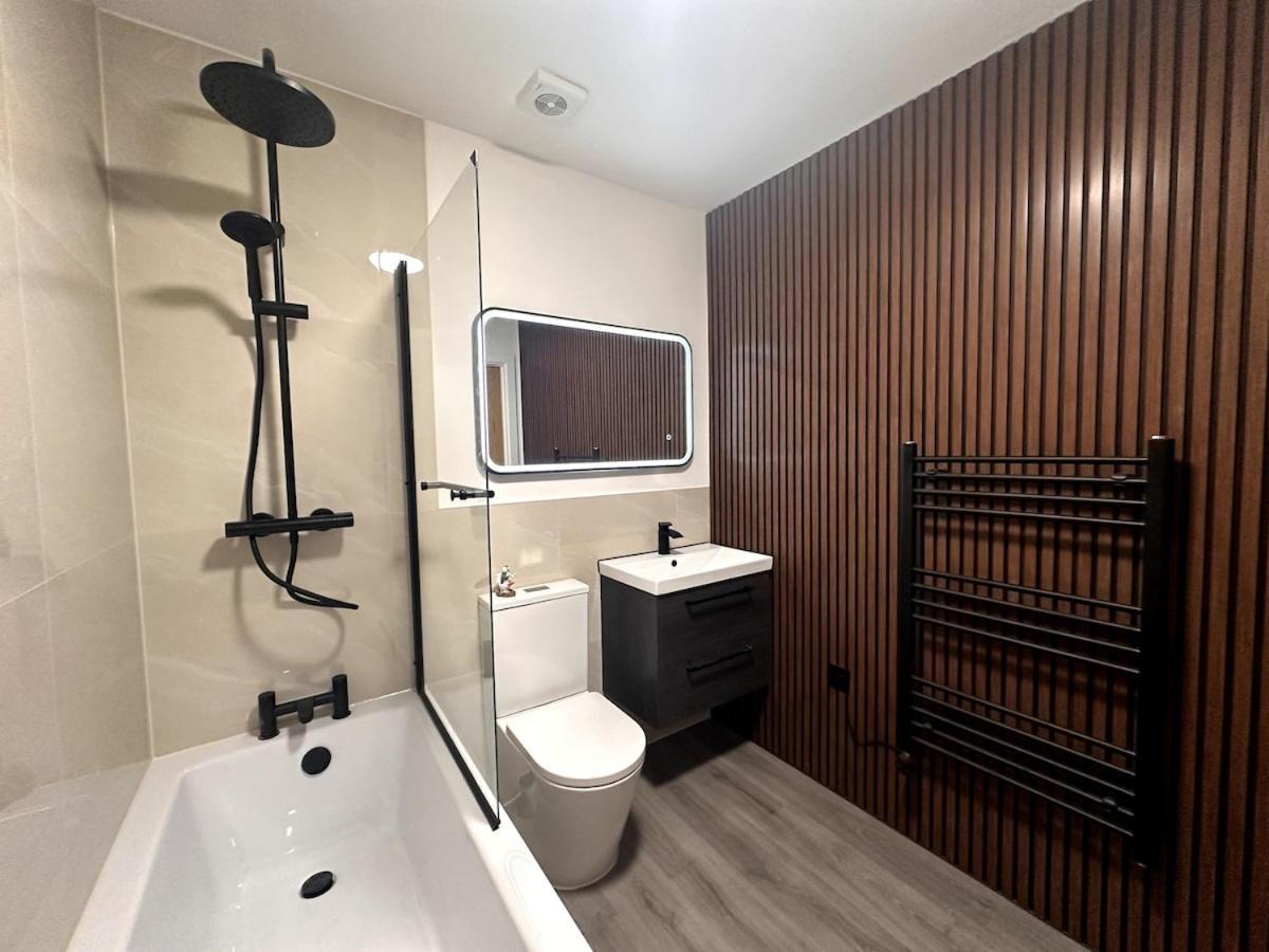 Apartment Centrally Located Modern 2 Bedroom Apartment, Minutes Walk To Ao Arena Manchester