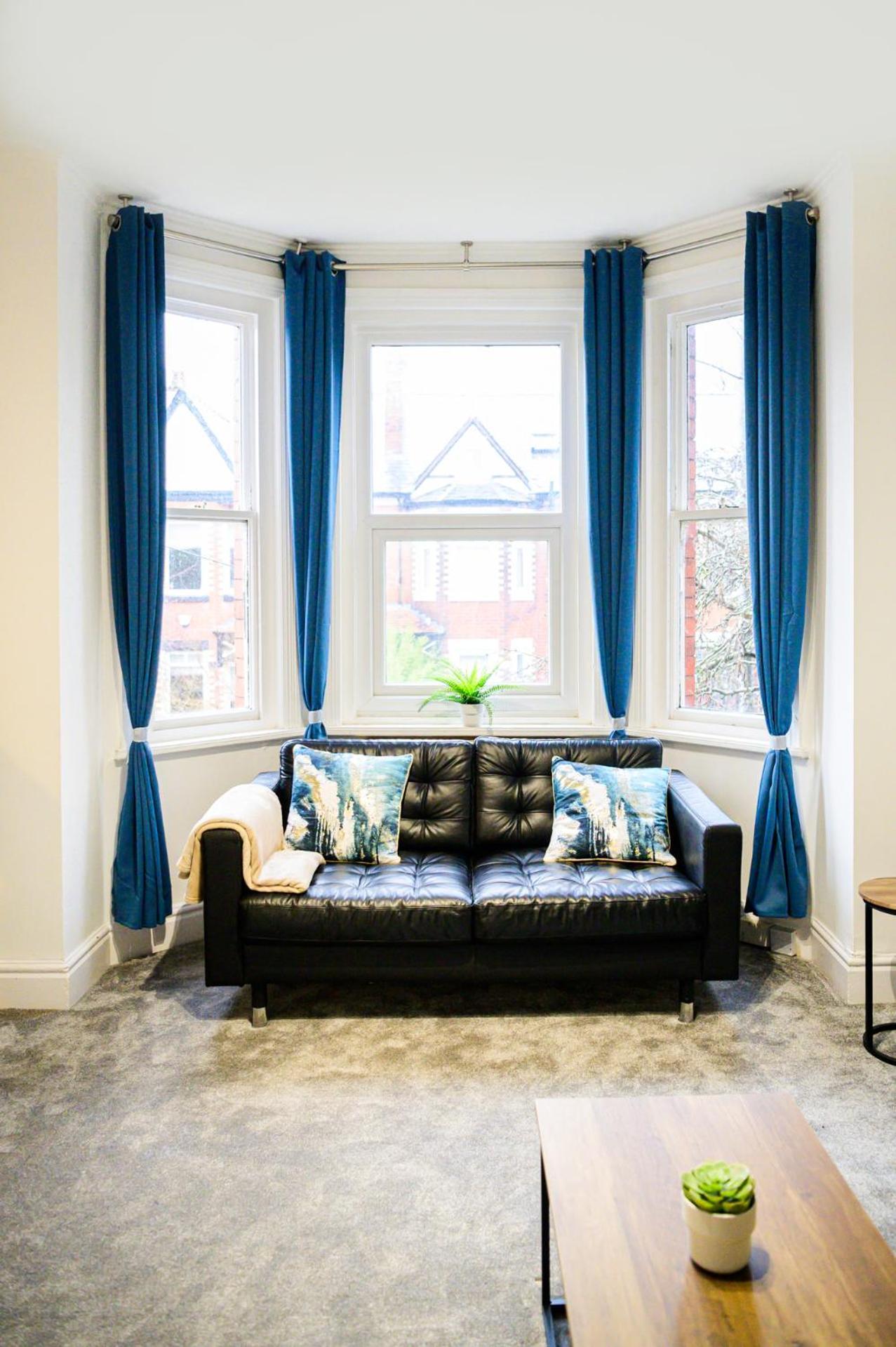 Aqua Springs, 2 Bedroom 1st Floor Apartment, Near Didsbury * Manchester