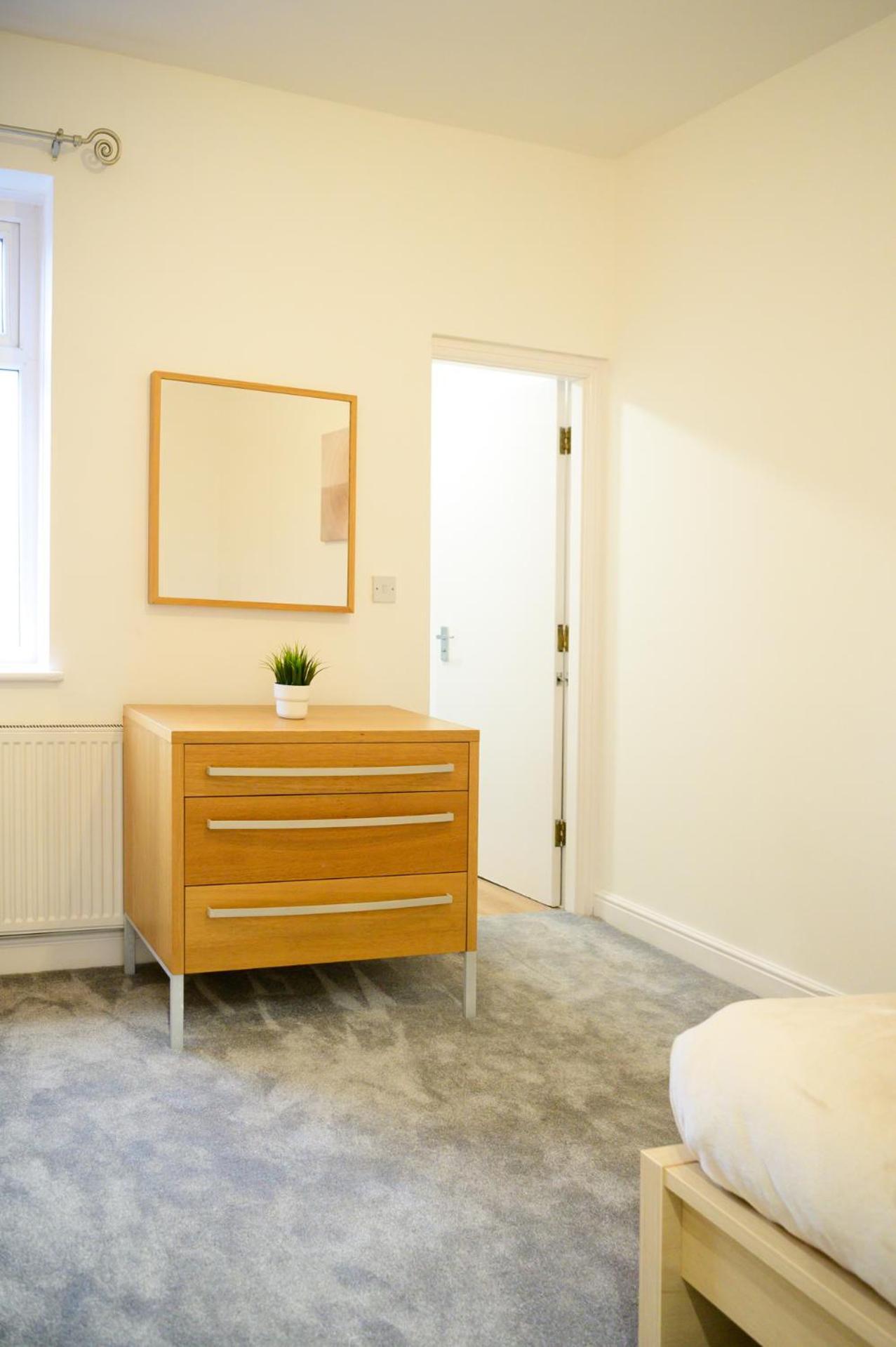 Apartment Aqua Springs, 2 Bedroom 1st Floor Apartment, Near Didsbury Manchester
