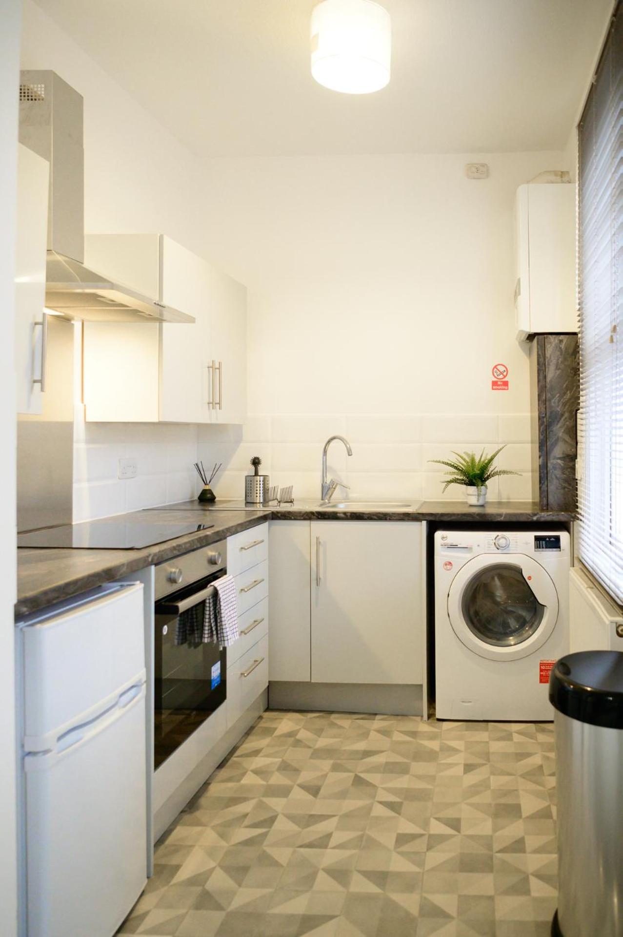 Aqua Springs, 2 Bedroom 1st Floor Apartment, Near Didsbury Apartment