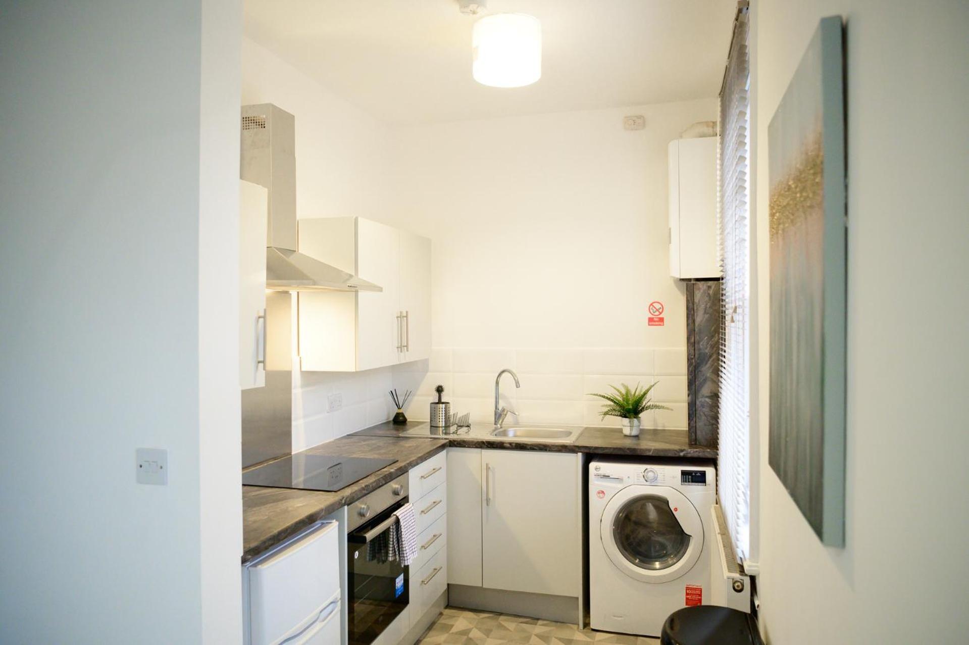 Aqua Springs, 2 Bedroom 1st Floor Apartment, Near Didsbury *