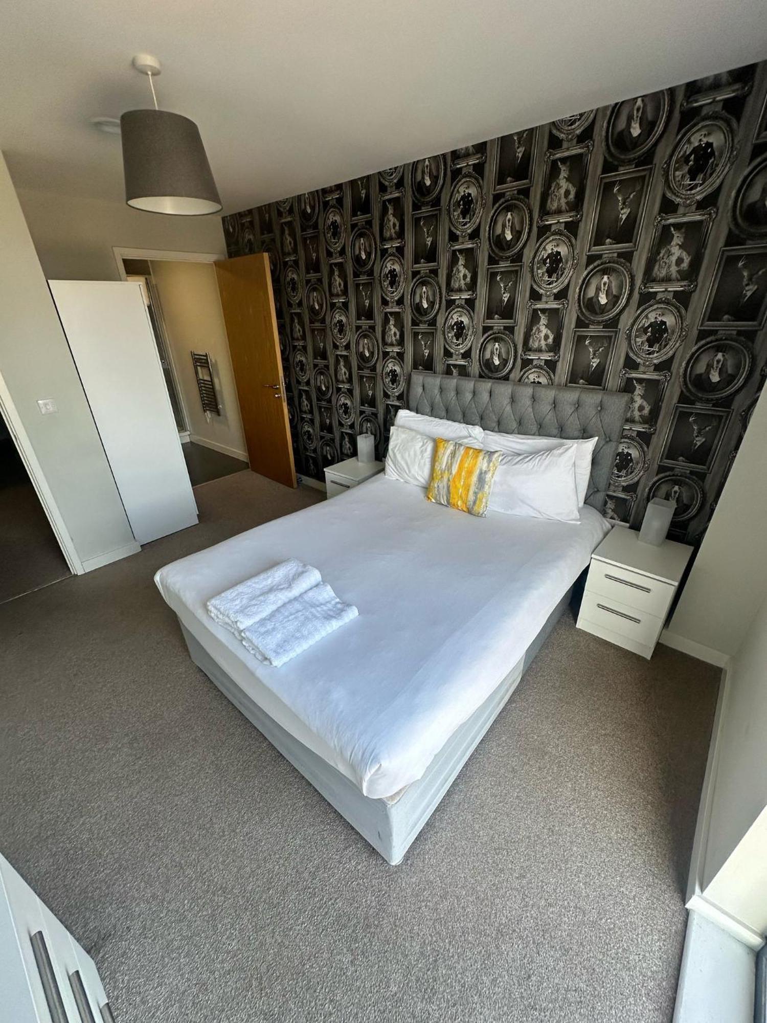 Adelphi Wharf By Beehosting * Manchester