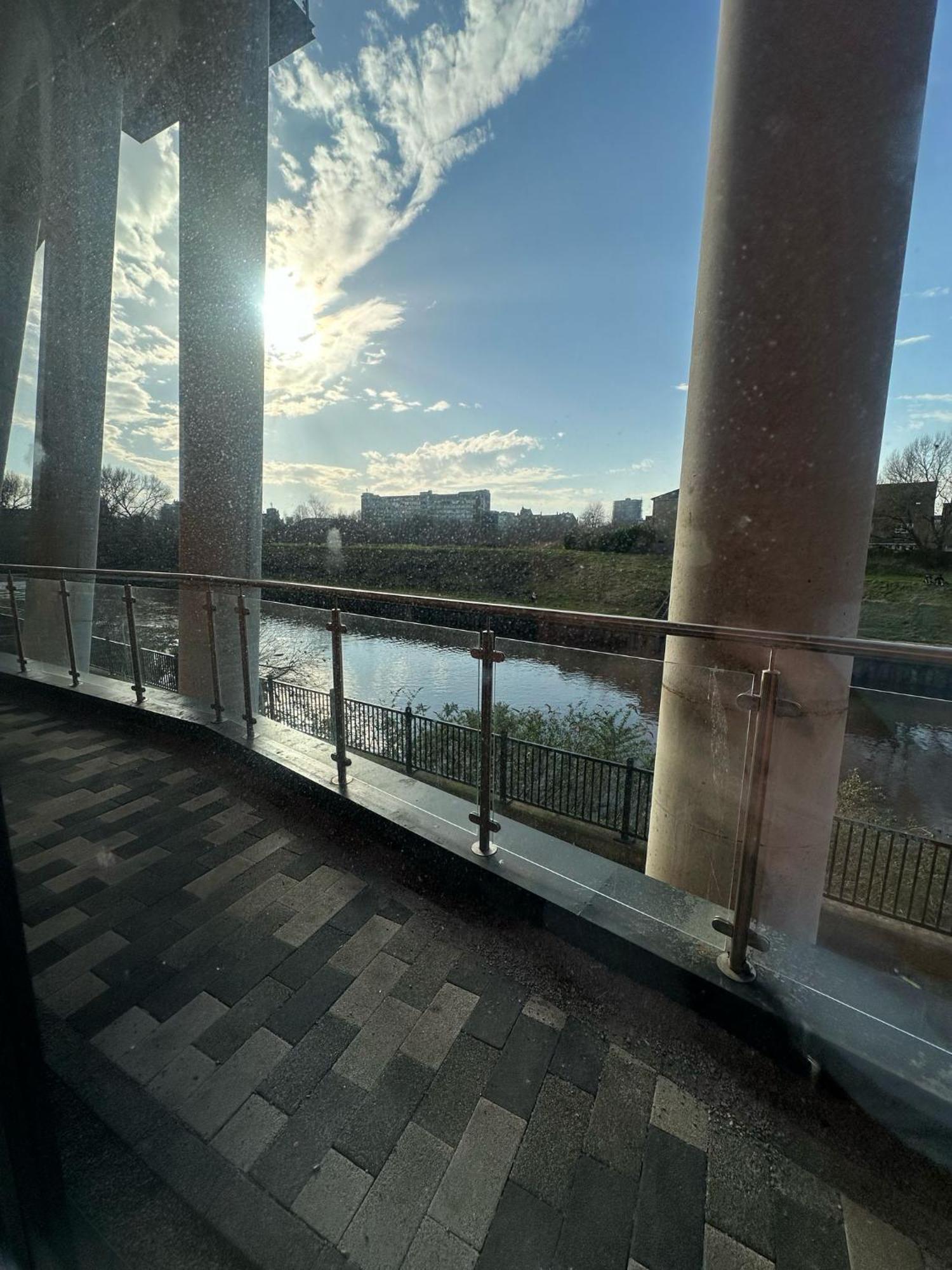 Adelphi Wharf By Beehosting * Manchester