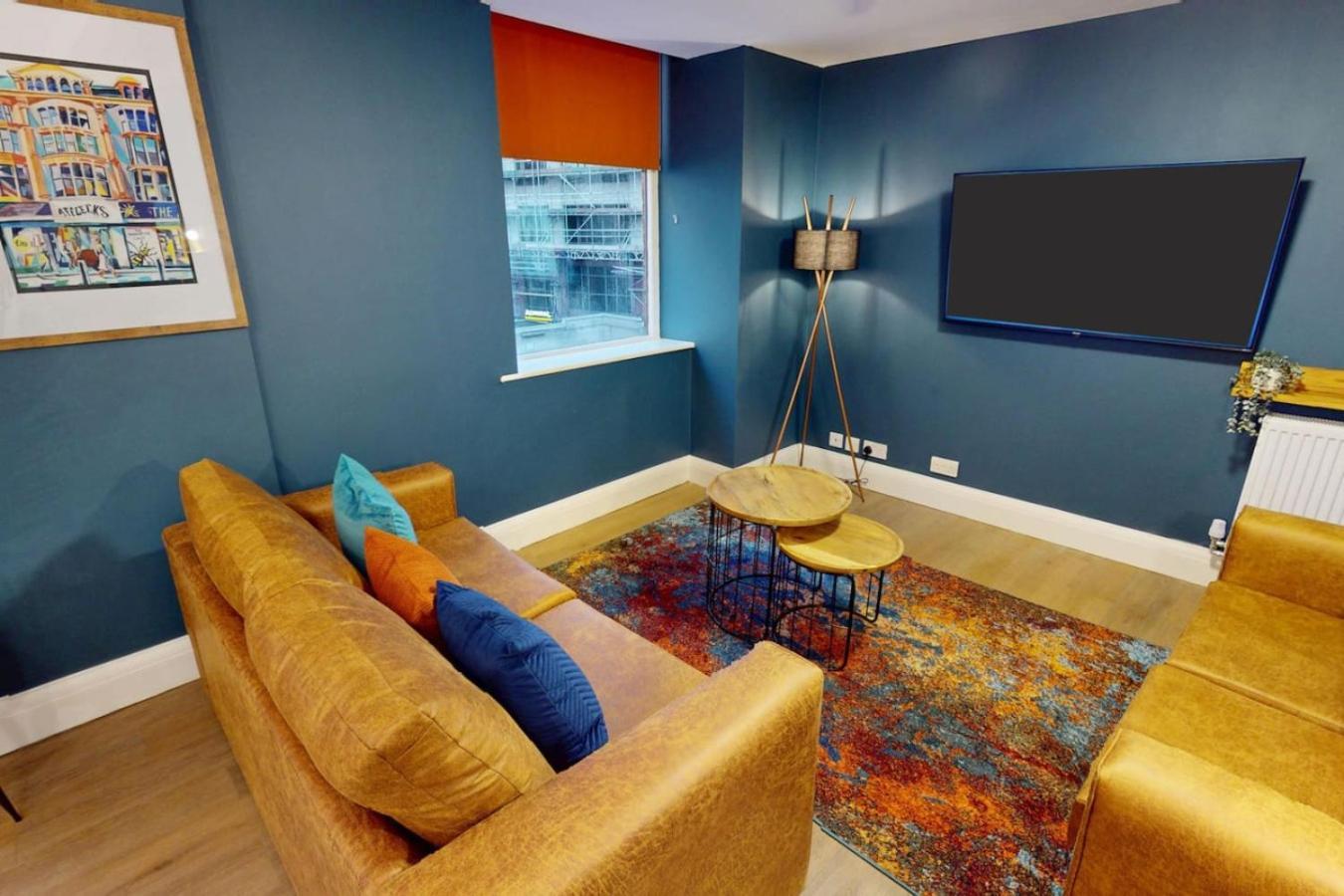 3br, Song Lyrics Theme, Self Check-in Apartment