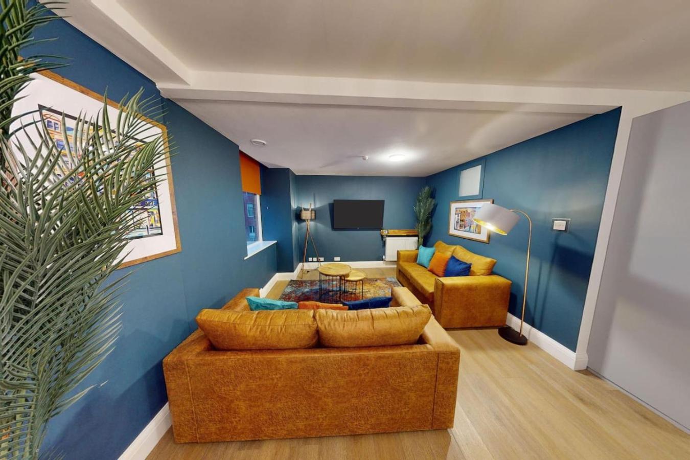 3br, Song Lyrics Theme, Self Check-in Apartment