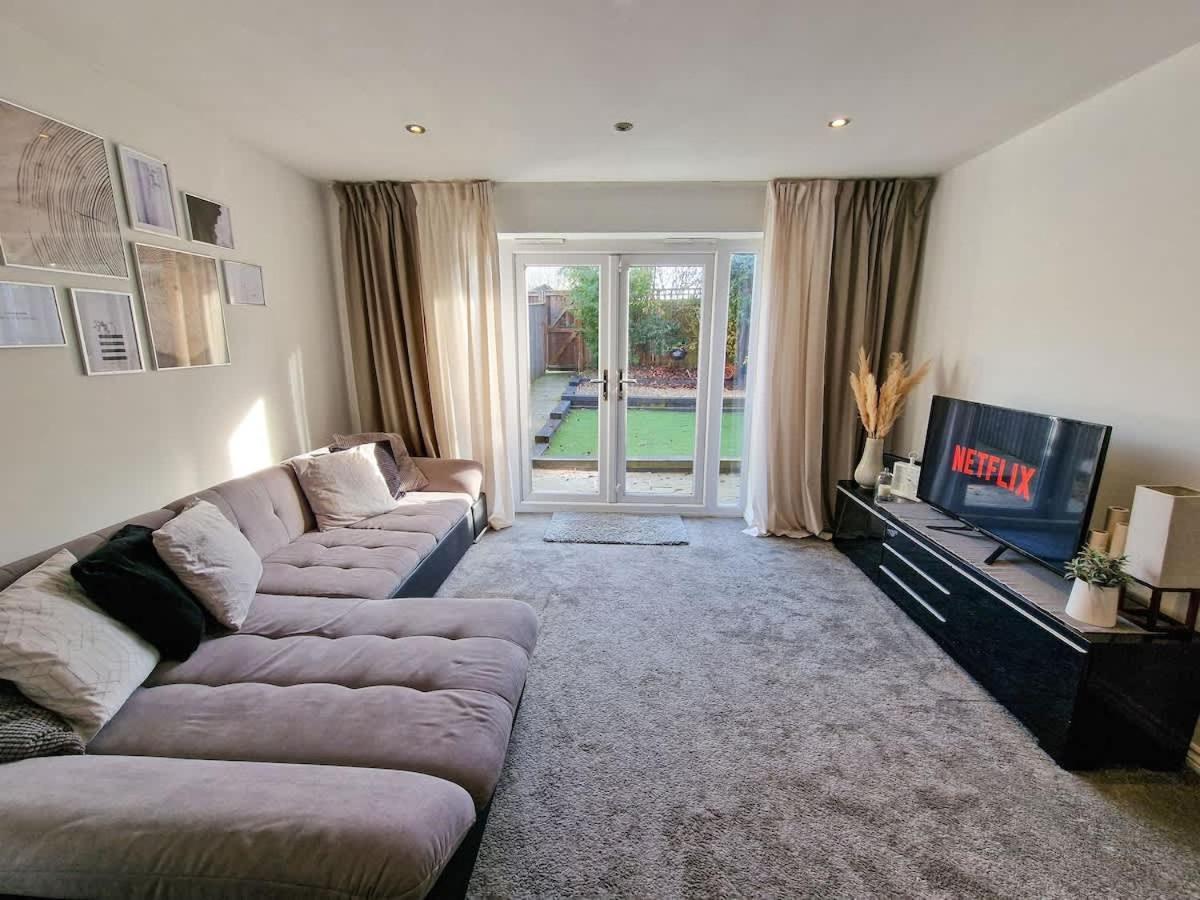 3 Bedroom Near Centre By Superhost