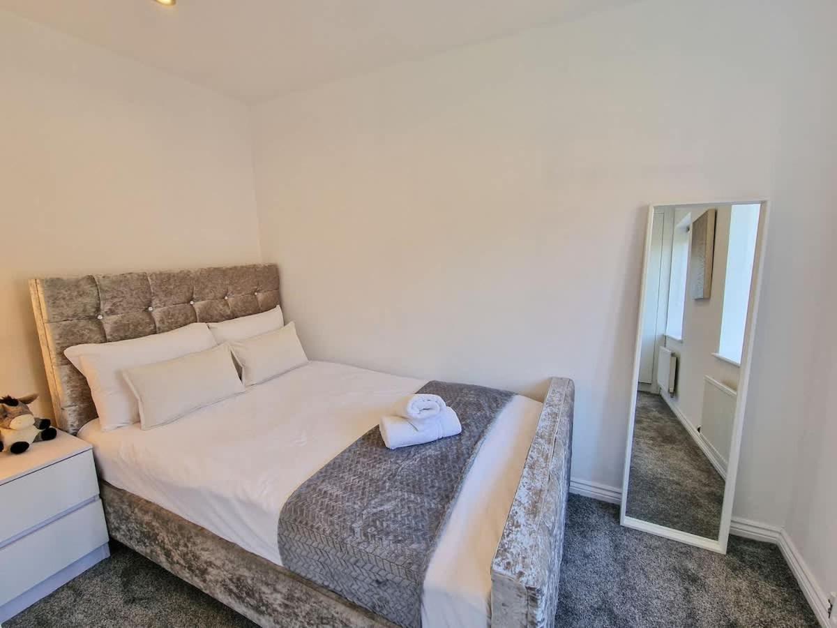 Holiday home 3 Bedroom Near Centre By Superhost