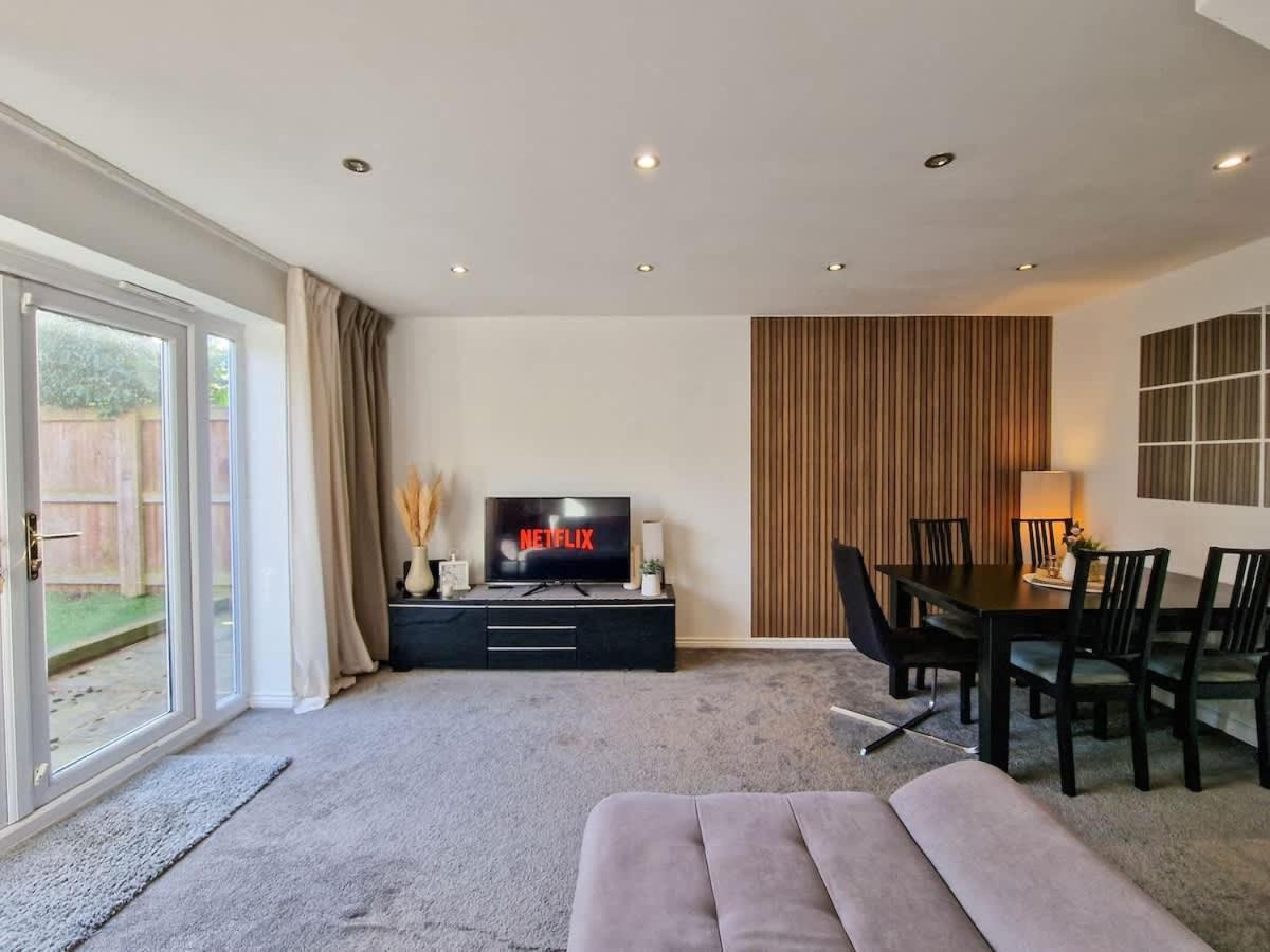 3 Bedroom Near Centre By Superhost Holiday home *