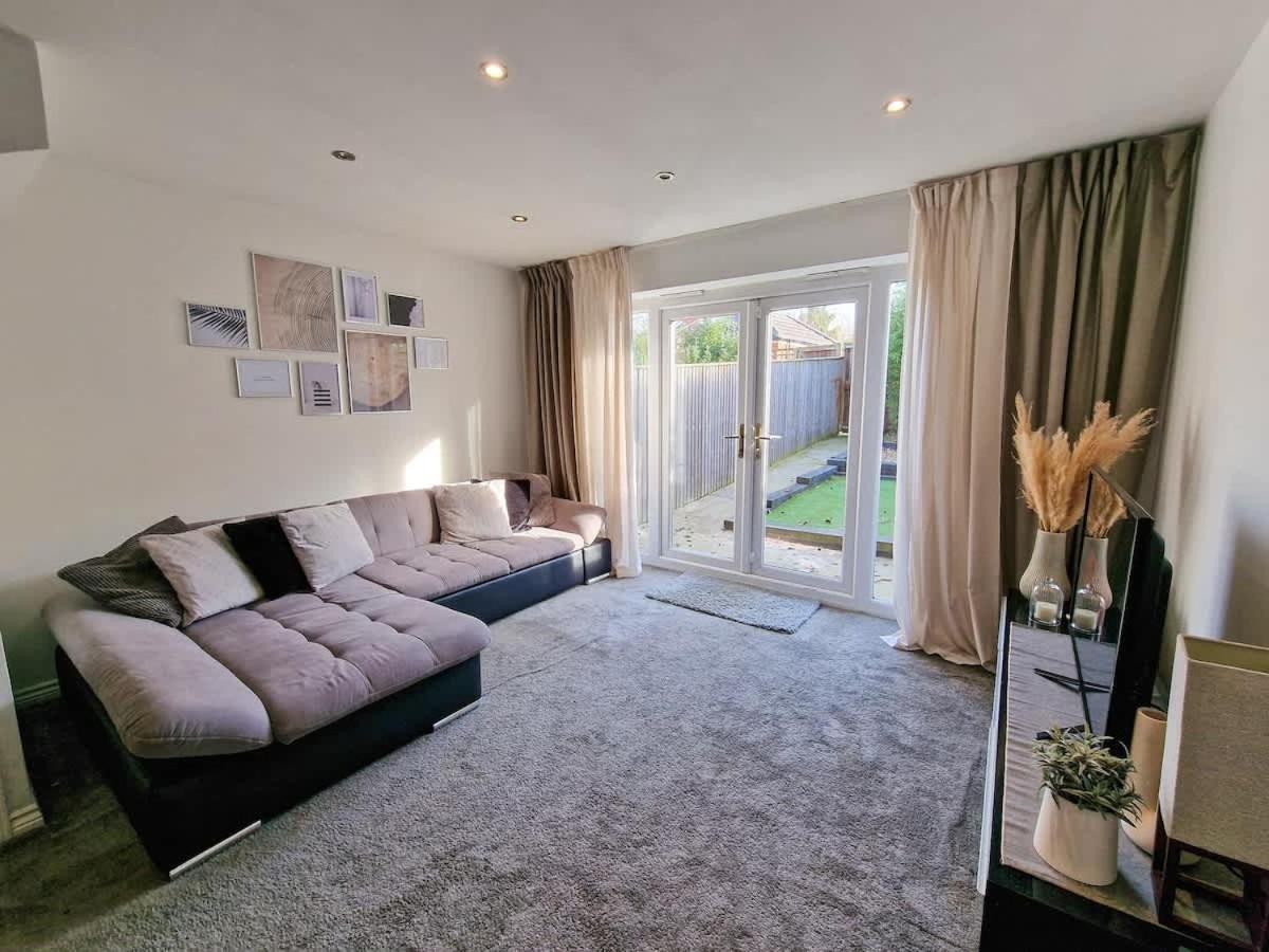 Holiday home 3 Bedroom Near Centre By Superhost *