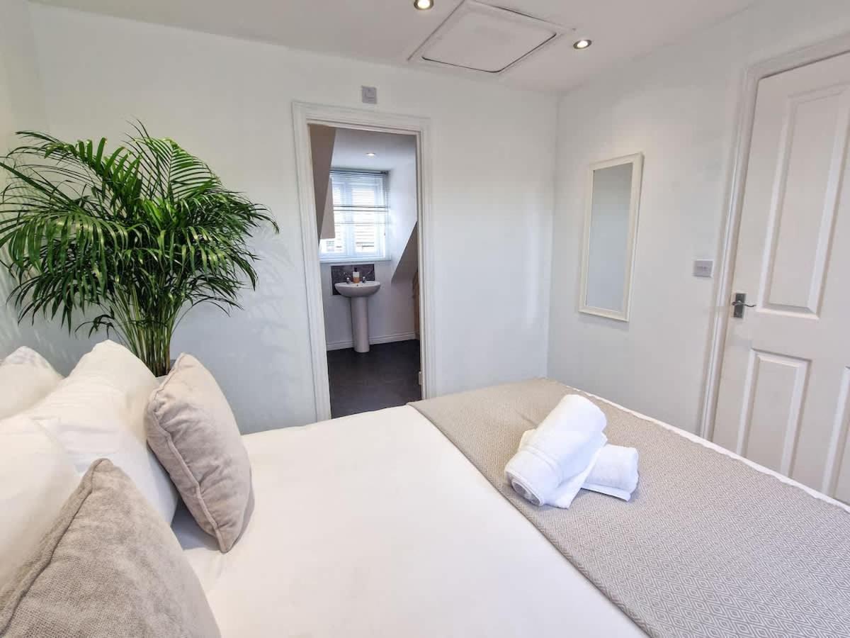 3 Bedroom Near Centre By Superhost *