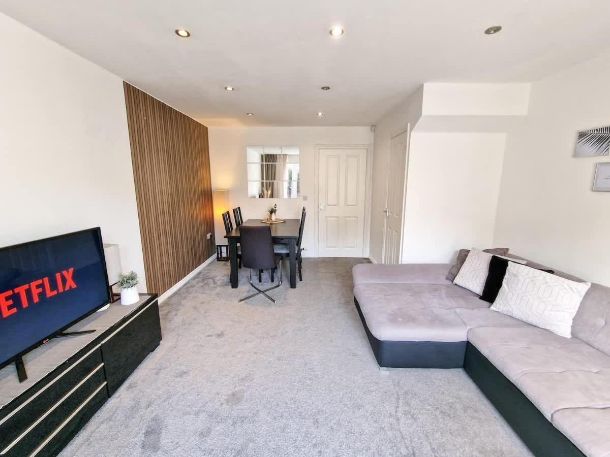 3 Bedroom Near Centre By Superhost Holiday home