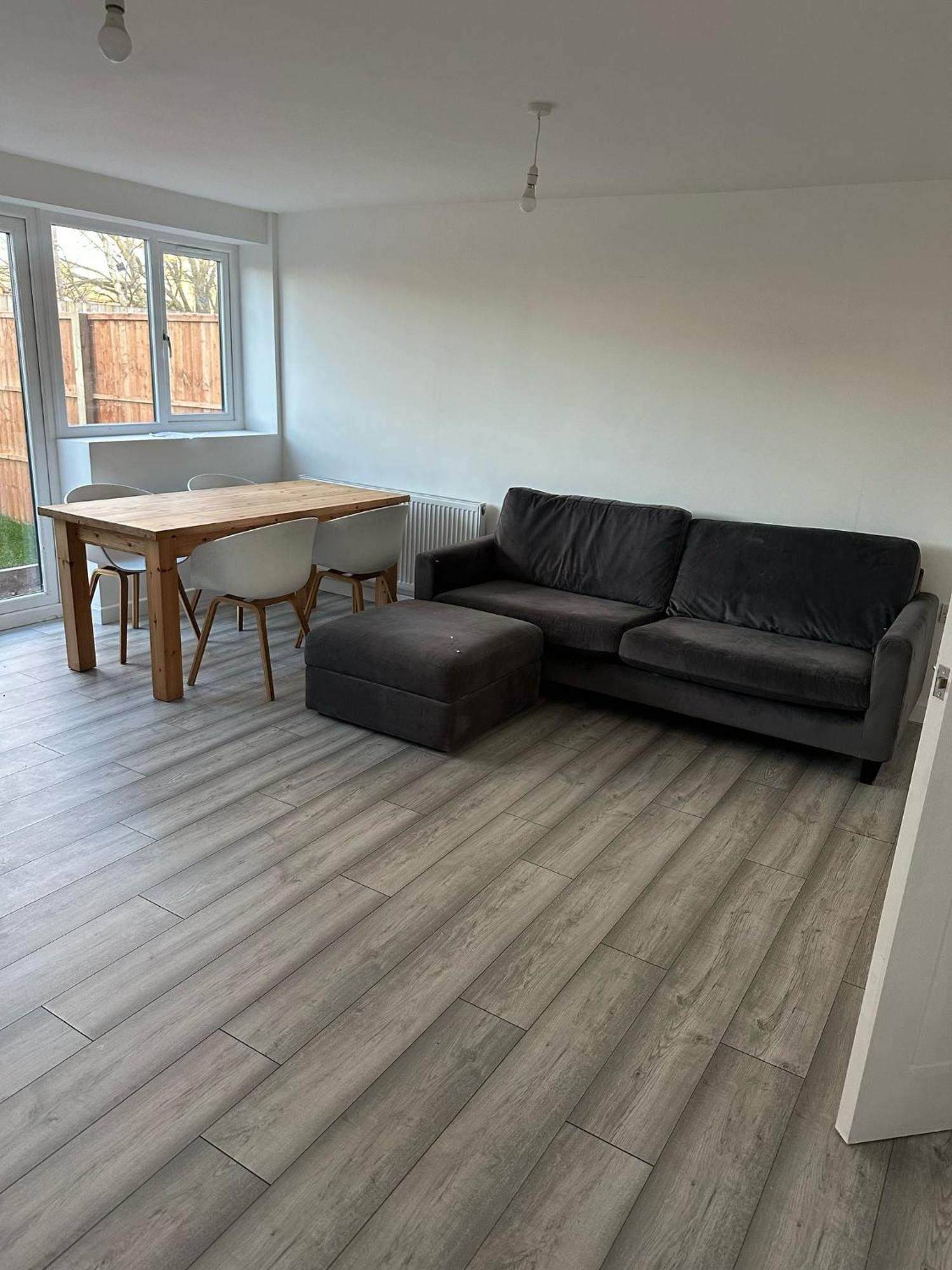 Modern 5 Bedroom House Holiday home *