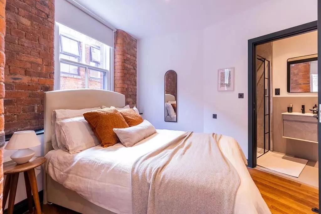 2 Bed Luxury Apartment, Parking, Gym, Concierge Apartment