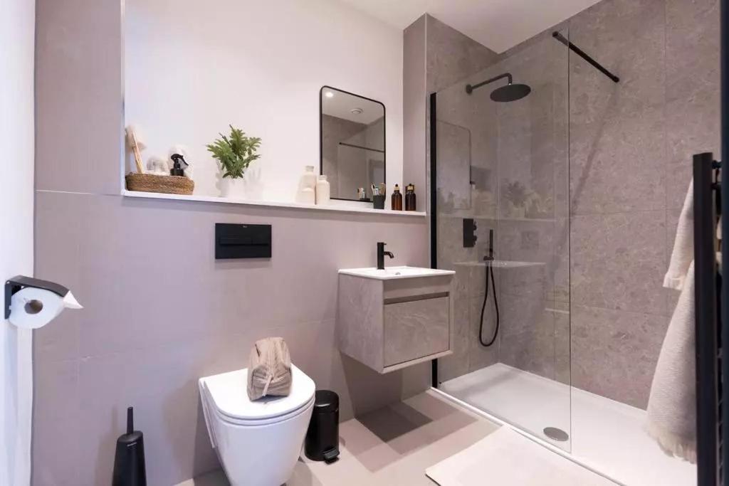 Apartment 2 Bed Luxury Apartment, Parking, Gym, Concierge Manchester
