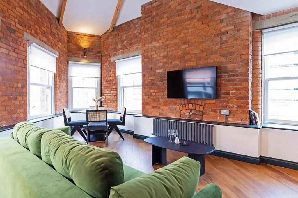 2 Bed Luxury Apartment, Parking, Gym, Concierge Manchester