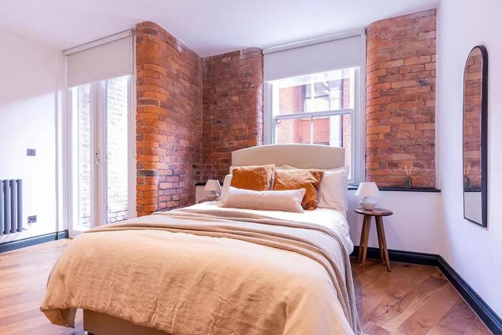 2 Bed Luxury Apartment, Parking, Gym, Concierge * Manchester