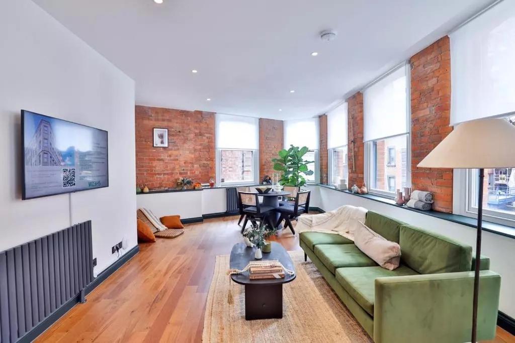 2 Bed Luxury Apartment, Parking, Gym, Concierge Apartment *