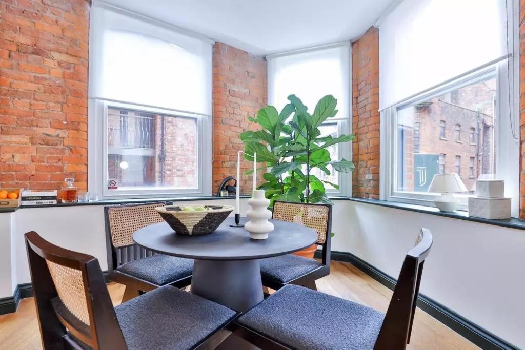 2 Bed Luxury Apartment, Parking, Gym, Concierge Apartment Manchester