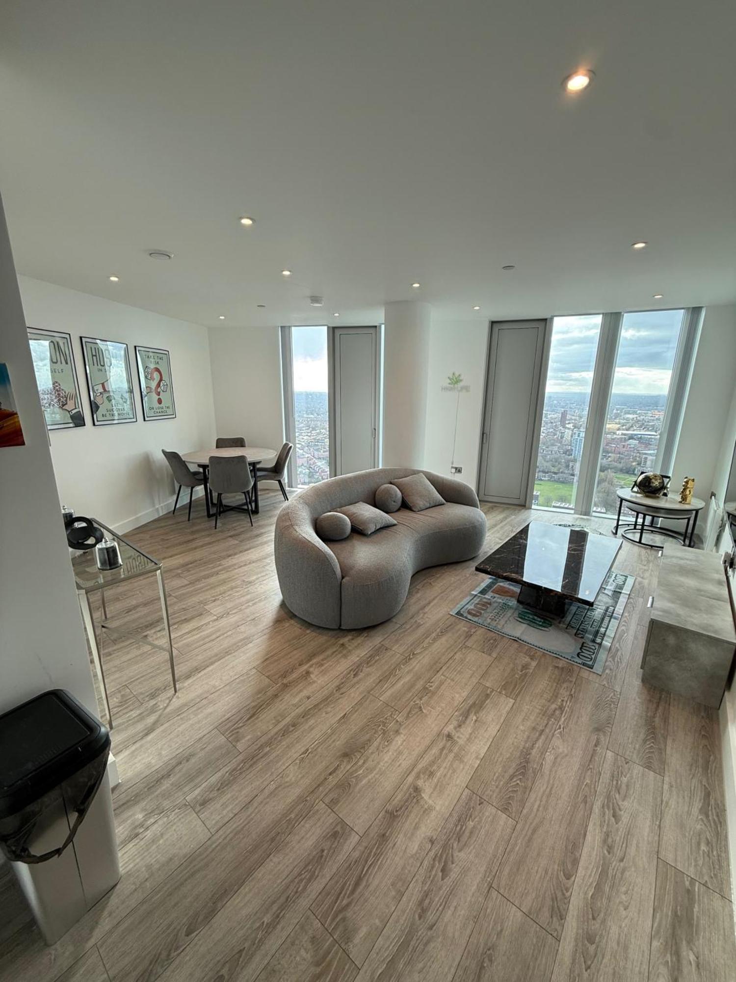 3 Bedroom In The Centre Of Deansgate New Build *