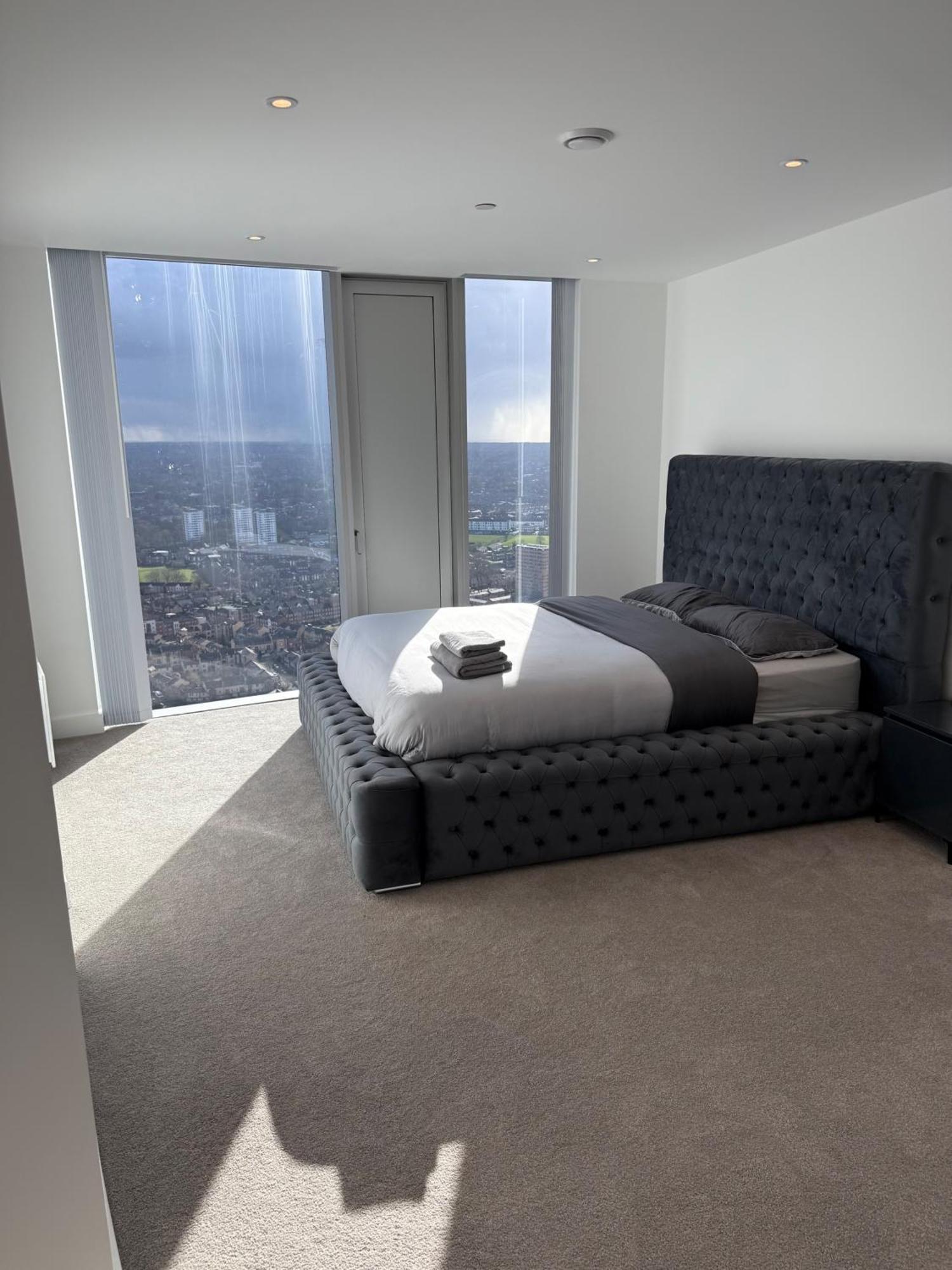 3 Bedroom In The Centre Of Deansgate New Build Manchester