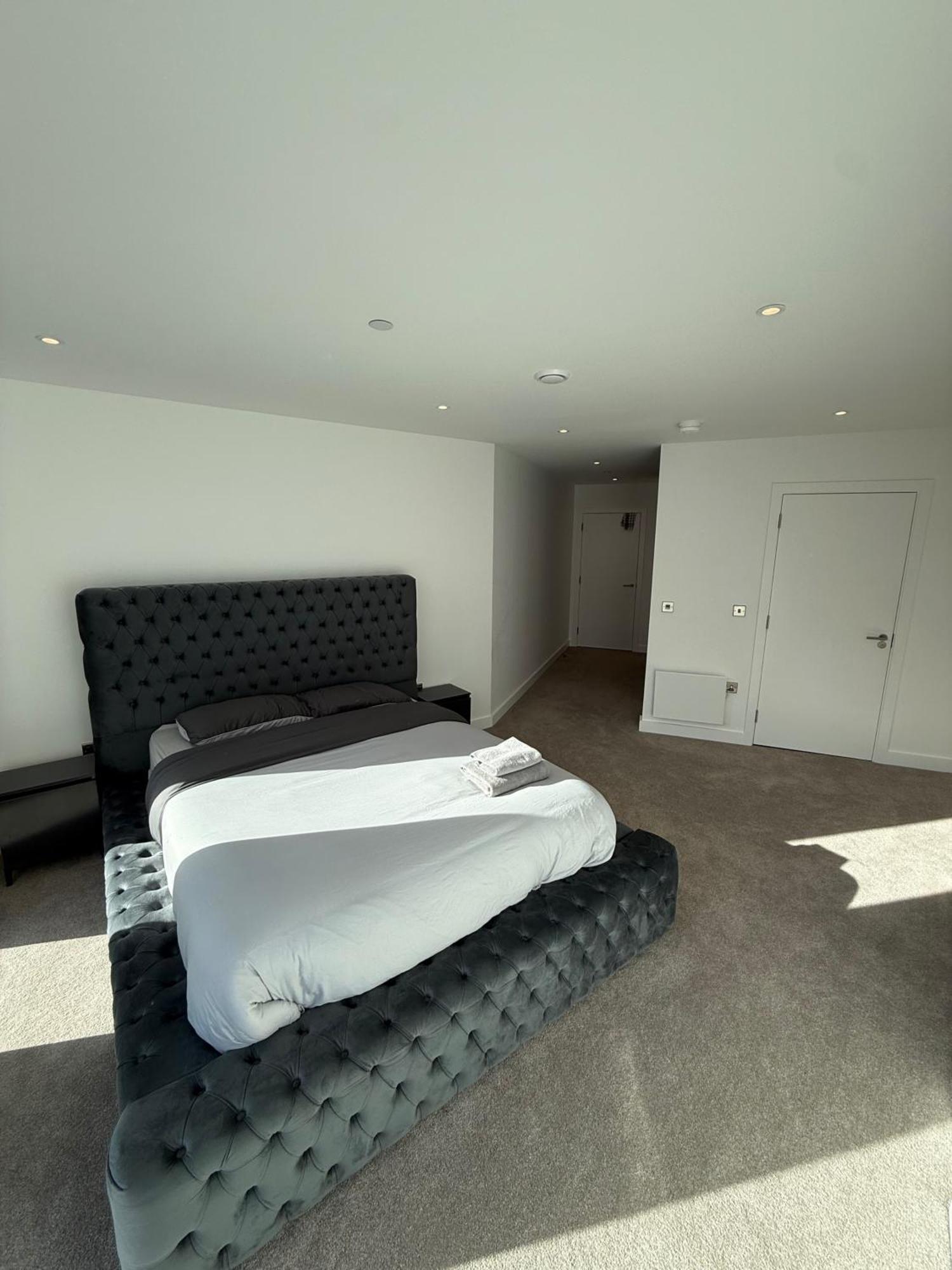 3 Bedroom In The Centre Of Deansgate New Build Apartment