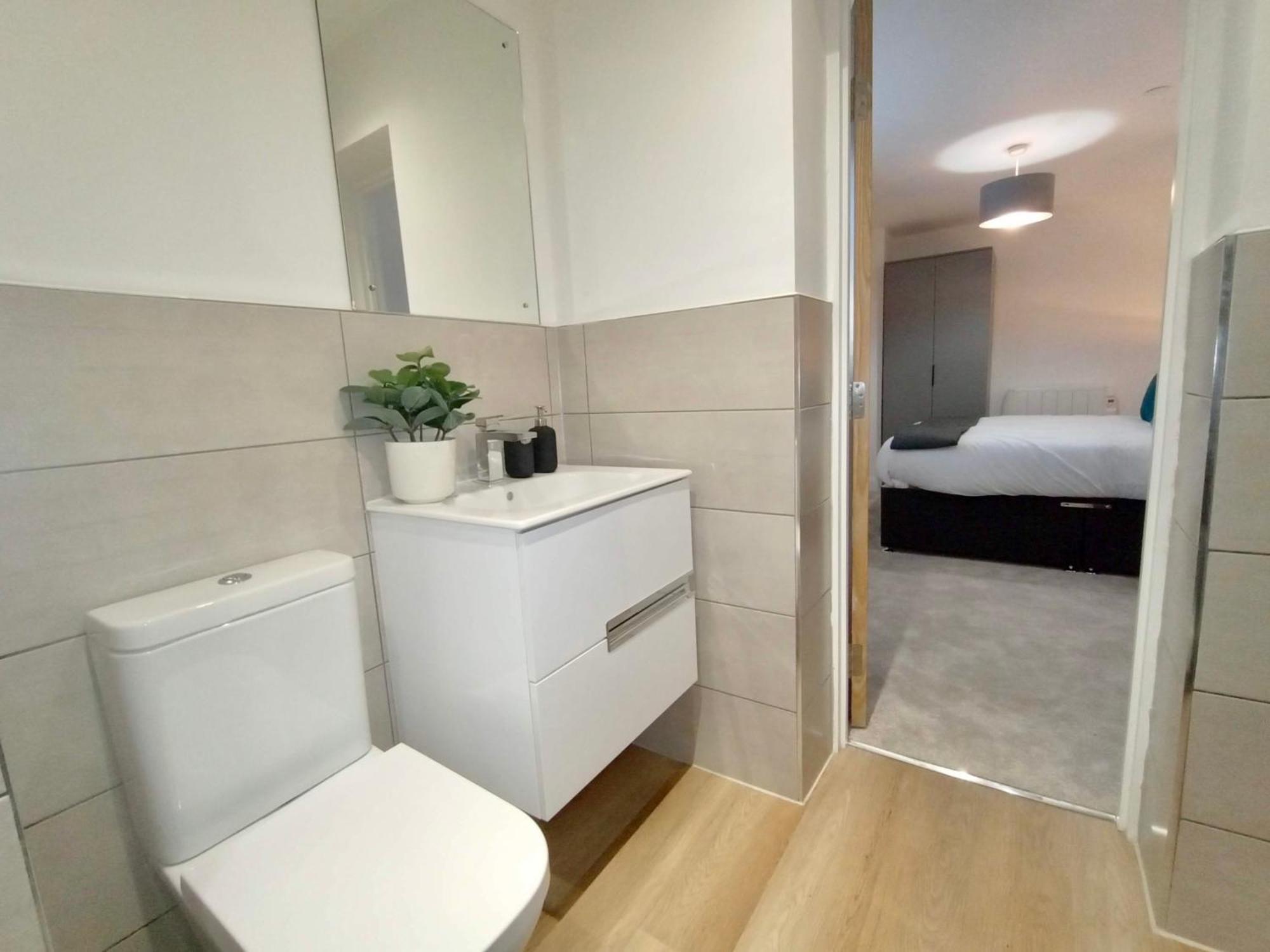 Luxury 2 Bed 2 Bath Flat Near Old Trafford Manchester