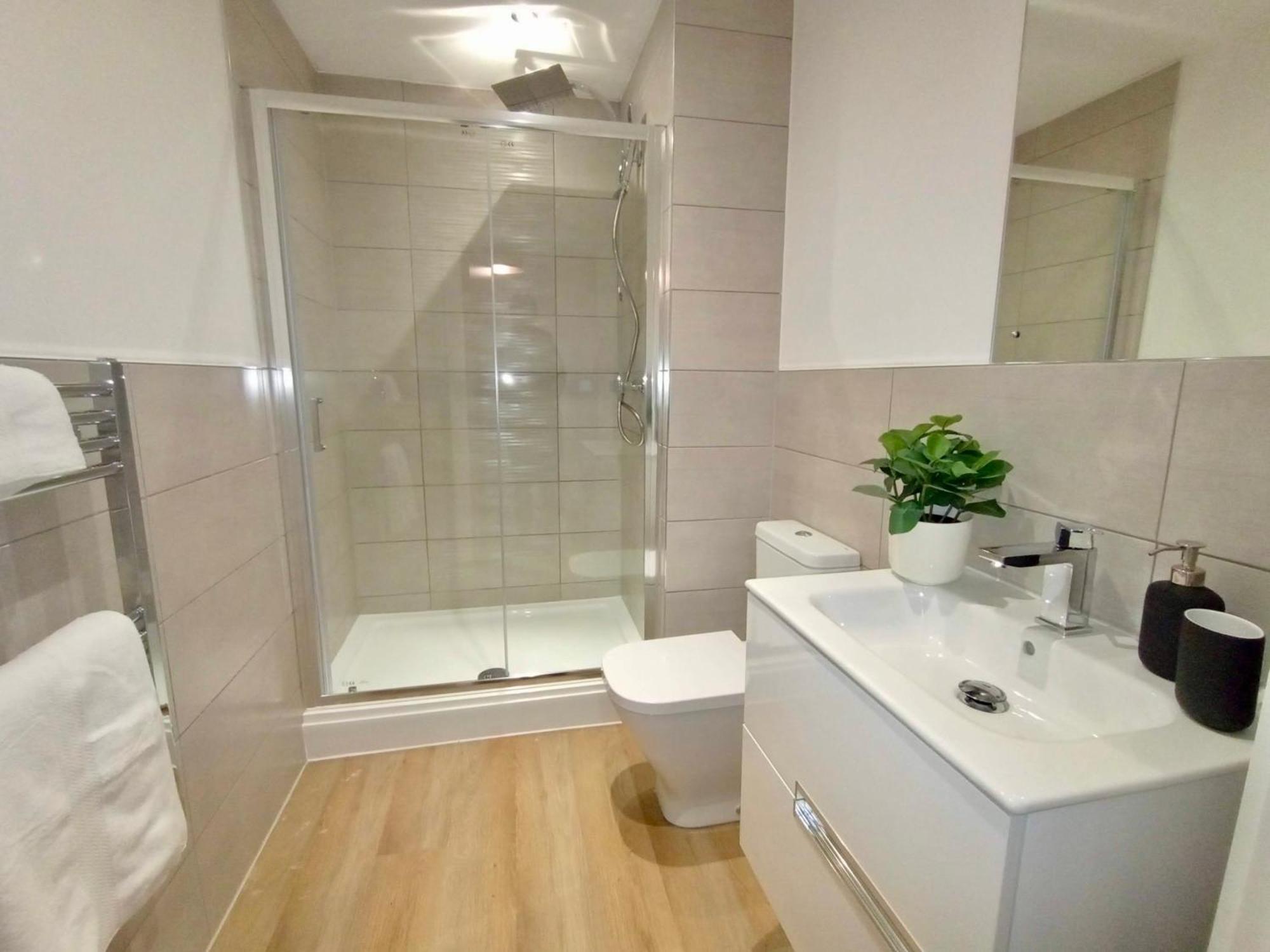 Luxury 2 Bed 2 Bath Flat Near Old Trafford * Manchester