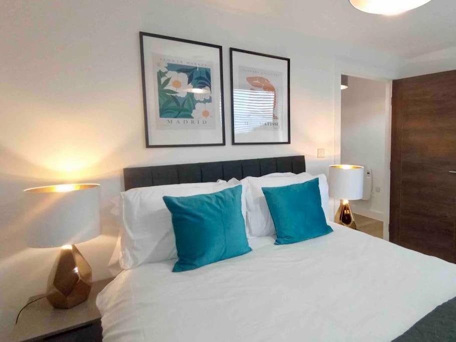 Luxury 2 Bed 2 Bath Flat Near Old Trafford