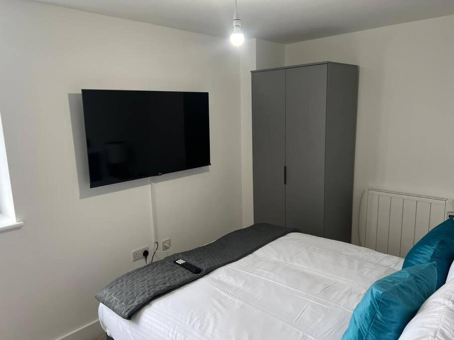 Luxury 2 Bed 2 Bath Flat Near Old Trafford * Manchester
